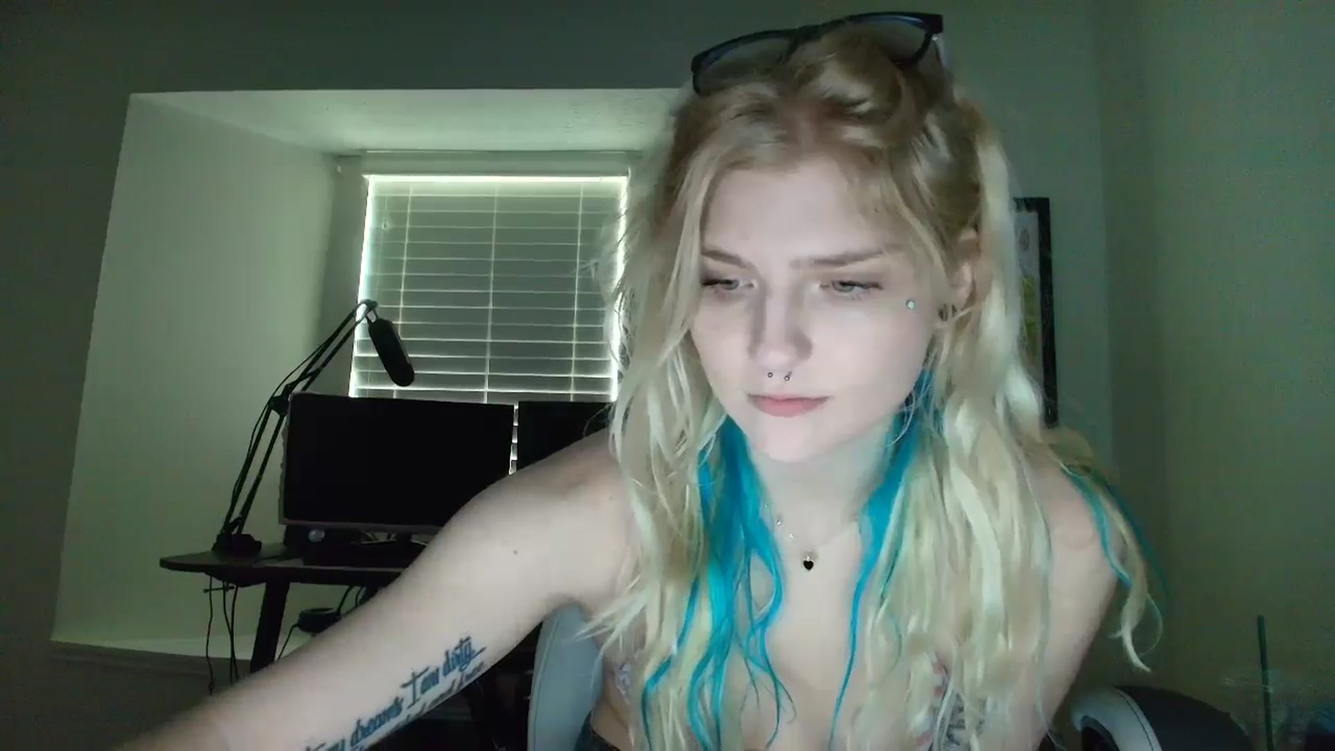 Gallery image thumbnail from DuckChan0's myfreecams stream on, 05/11/2025, 17:29 image 3 of 20
