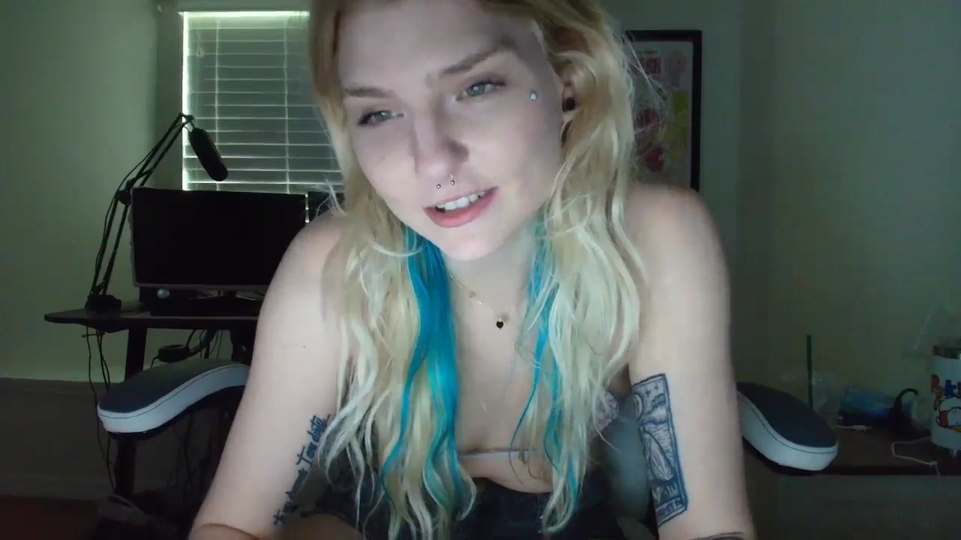 Gallery image thumbnail from DuckChan0's myfreecams stream on, 05/11/2025, 17:29 image 18 of 20