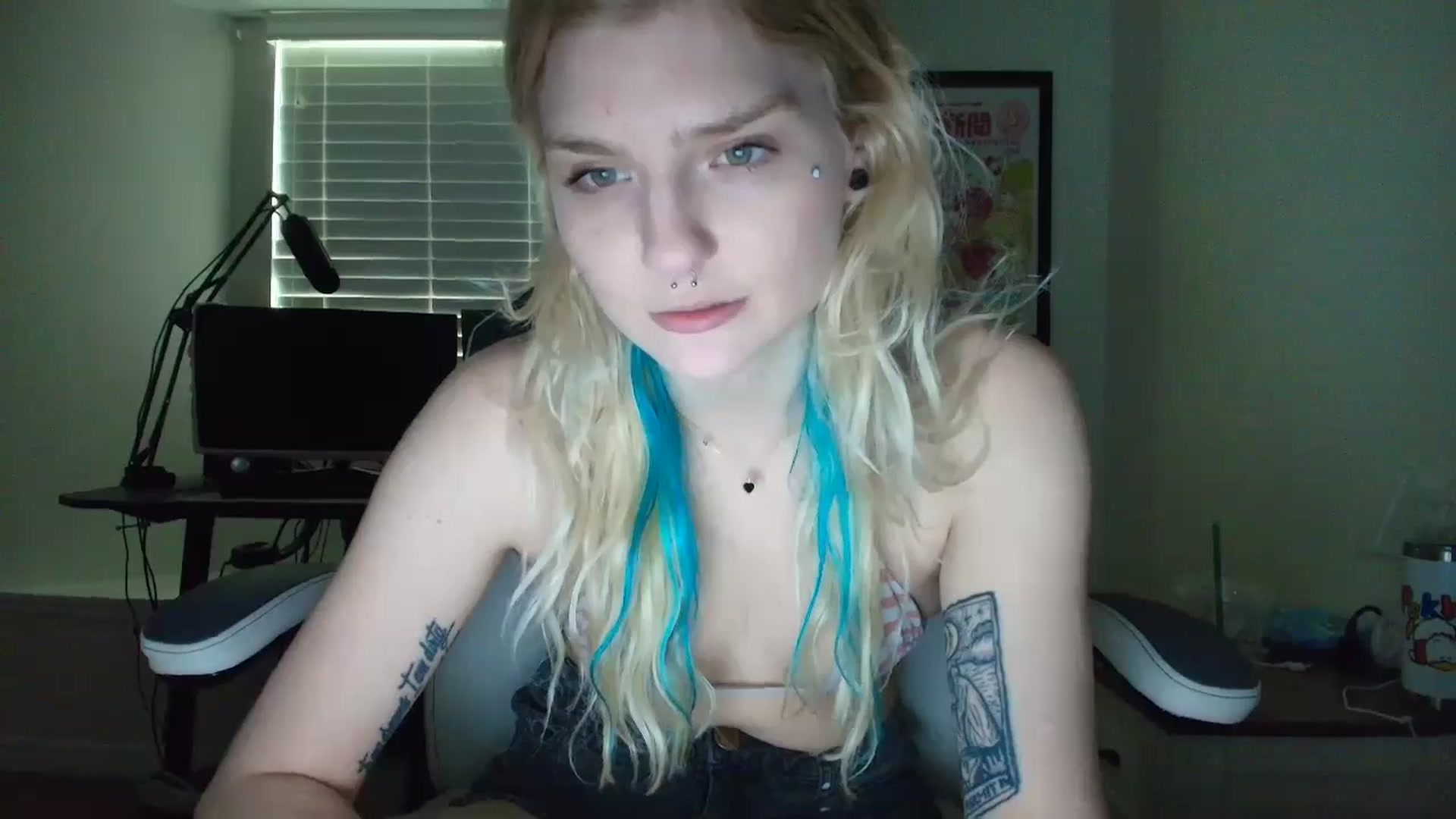 Gallery image thumbnail from DuckChan0's myfreecams stream on, 05/11/2025, 17:29 image 15 of 20