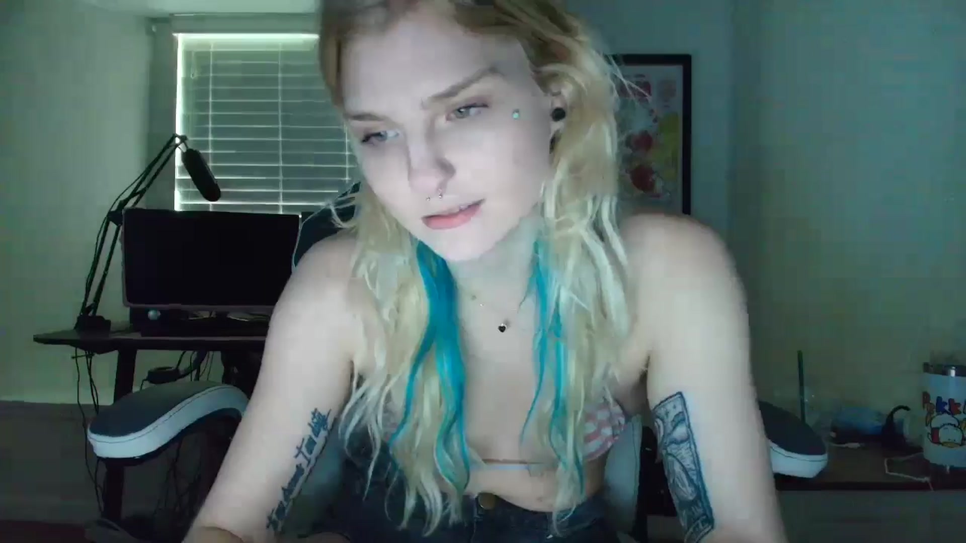 Gallery image thumbnail from DuckChan0's myfreecams stream on, 05/11/2025, 17:29 image 16 of 20