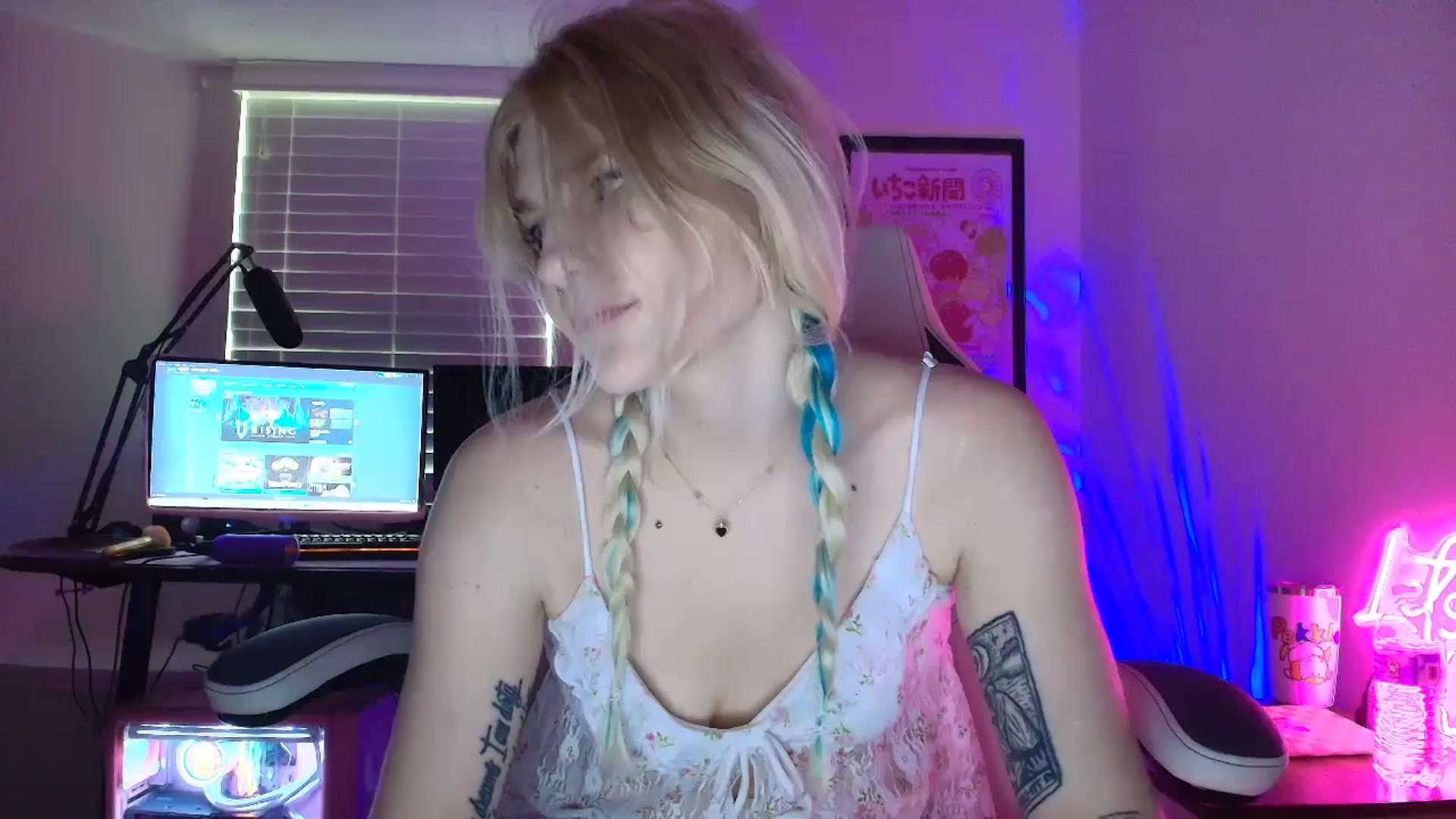 Gallery image thumbnail from DuckChan0's myfreecams stream on, 05/12/2025, 20:02 image 4 of 20