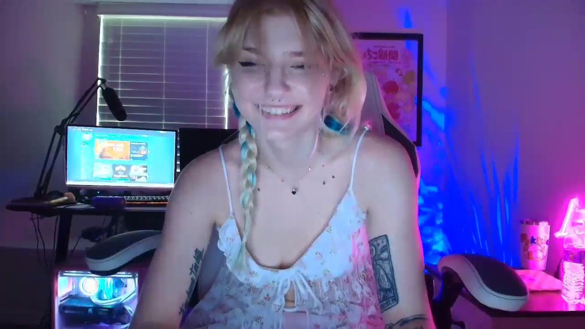Gallery image thumbnail from DuckChan0's myfreecams stream on, 05/12/2025, 20:02 image 3 of 20