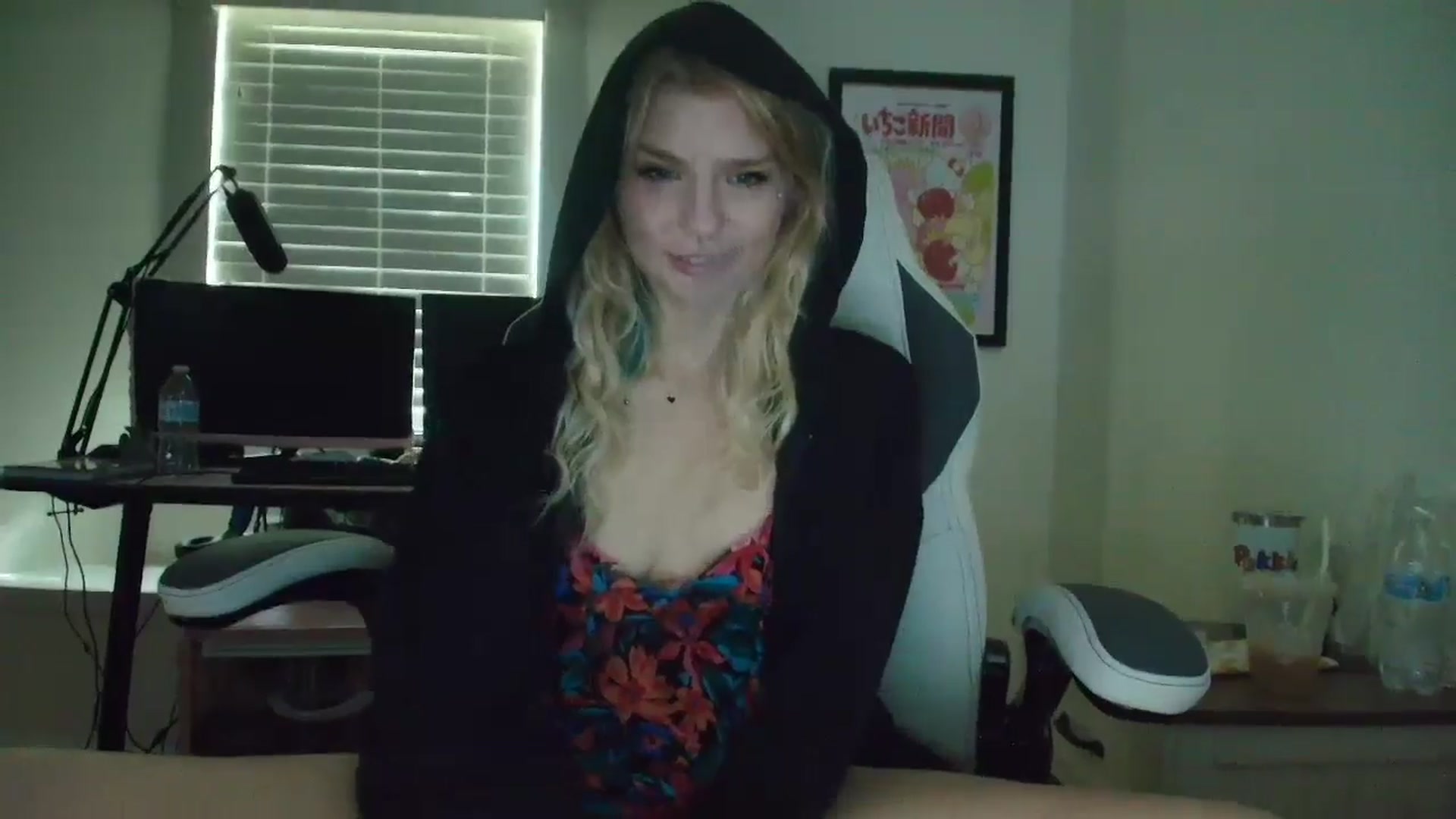 Gallery image thumbnail from DuckChan0's myfreecams stream on, 05/13/2025, 13:56 image 16 of 20