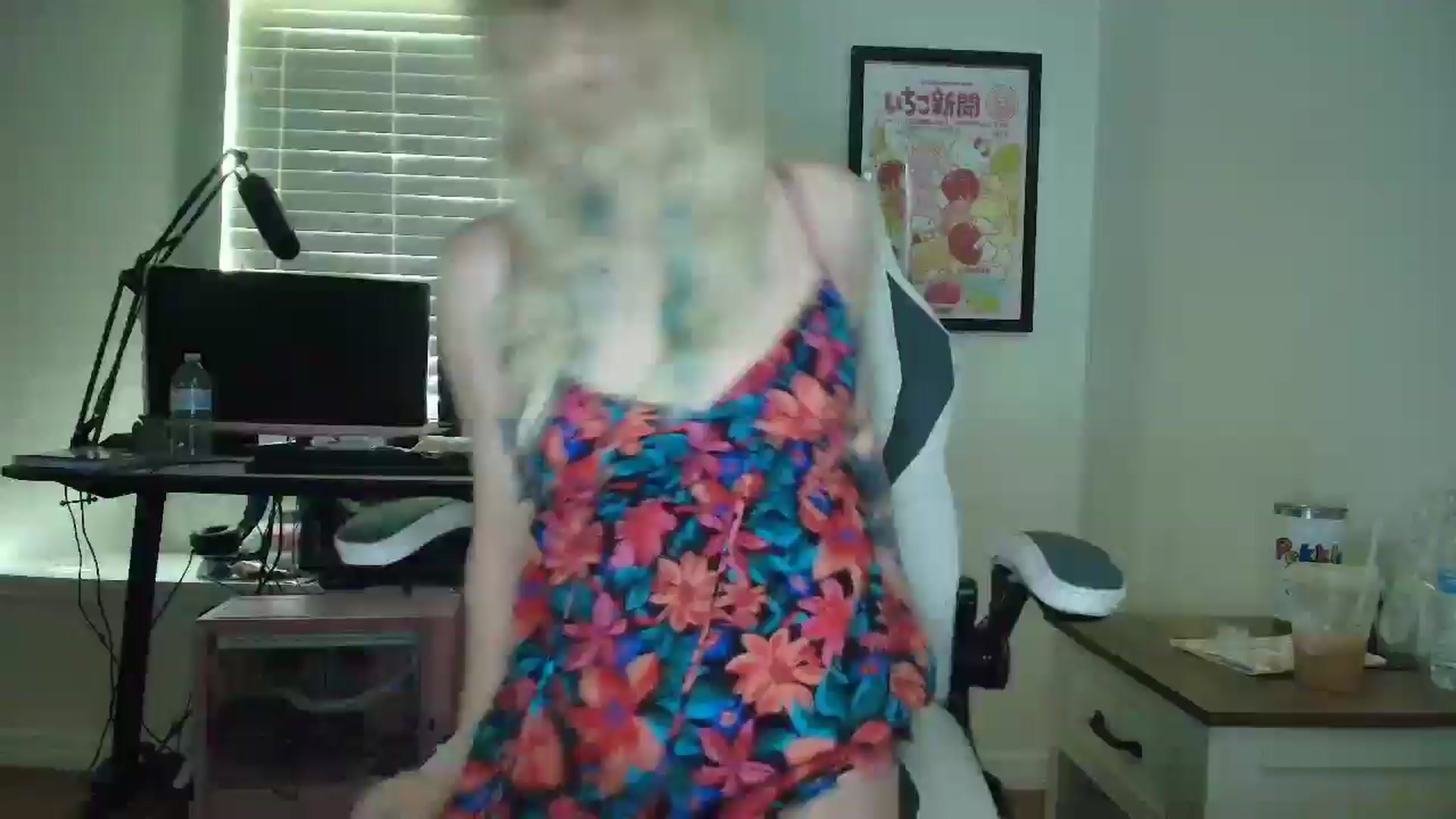Gallery image thumbnail from DuckChan0's myfreecams stream on, 05/13/2025, 13:56 image 13 of 20
