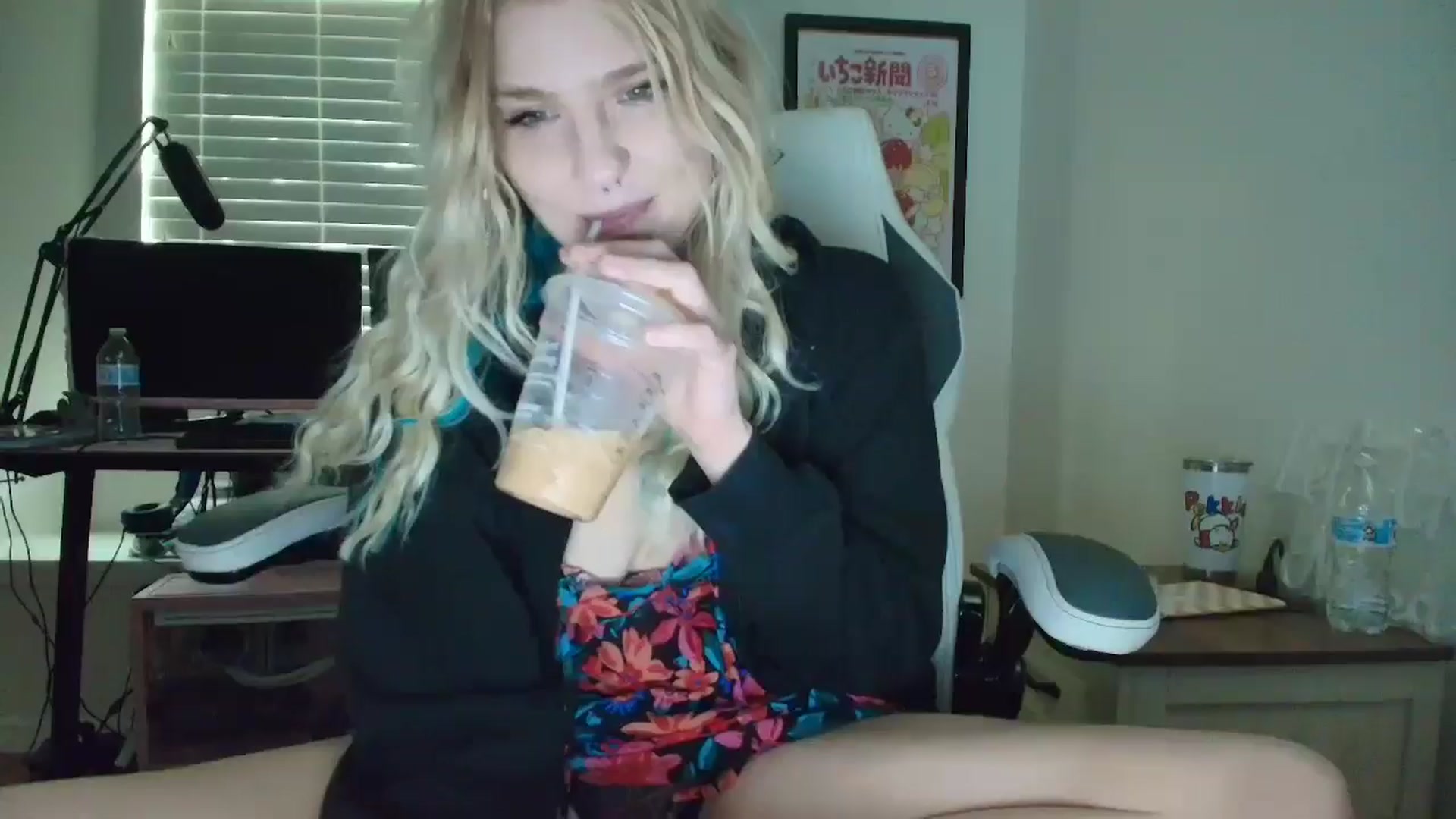 Gallery image thumbnail from DuckChan0's myfreecams stream on, 05/13/2025, 13:56 image 18 of 20