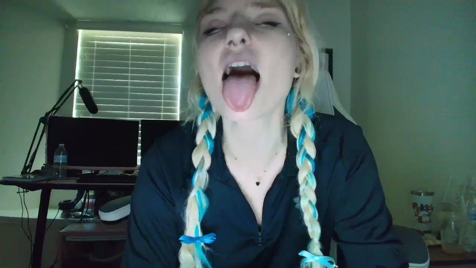 Gallery image thumbnail from DuckChan0's myfreecams stream on, 05/13/2025, 15:31 image 13 of 20