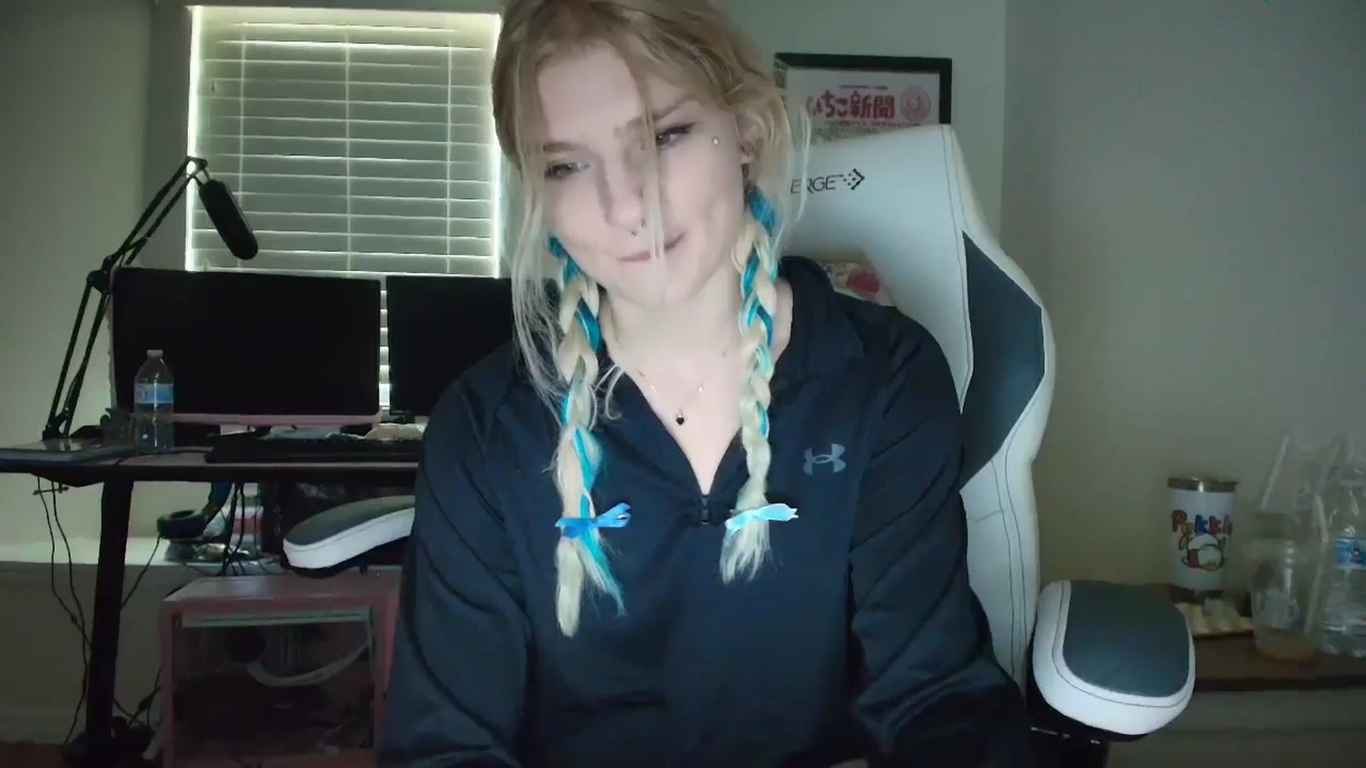 Gallery image thumbnail from DuckChan0's myfreecams stream on, 05/13/2025, 15:31 image 15 of 20