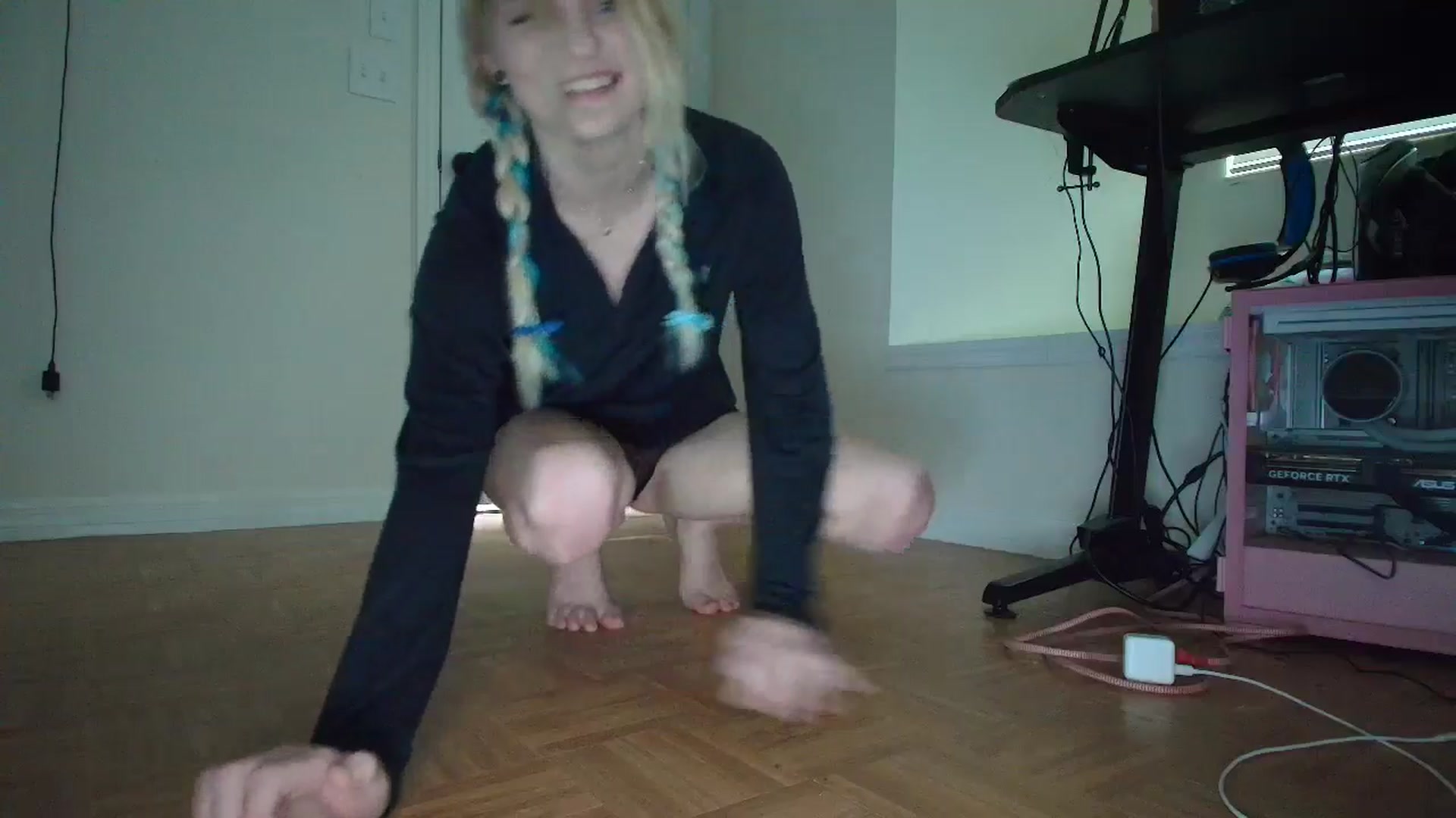 Gallery image thumbnail from DuckChan0's myfreecams stream on, 05/13/2025, 15:31 image 9 of 20