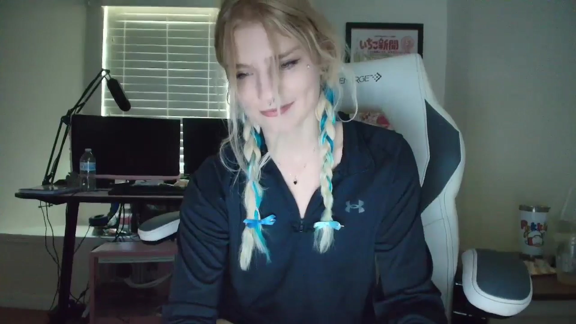 Gallery image thumbnail from DuckChan0's myfreecams stream on, 05/13/2025, 15:31 image 17 of 20