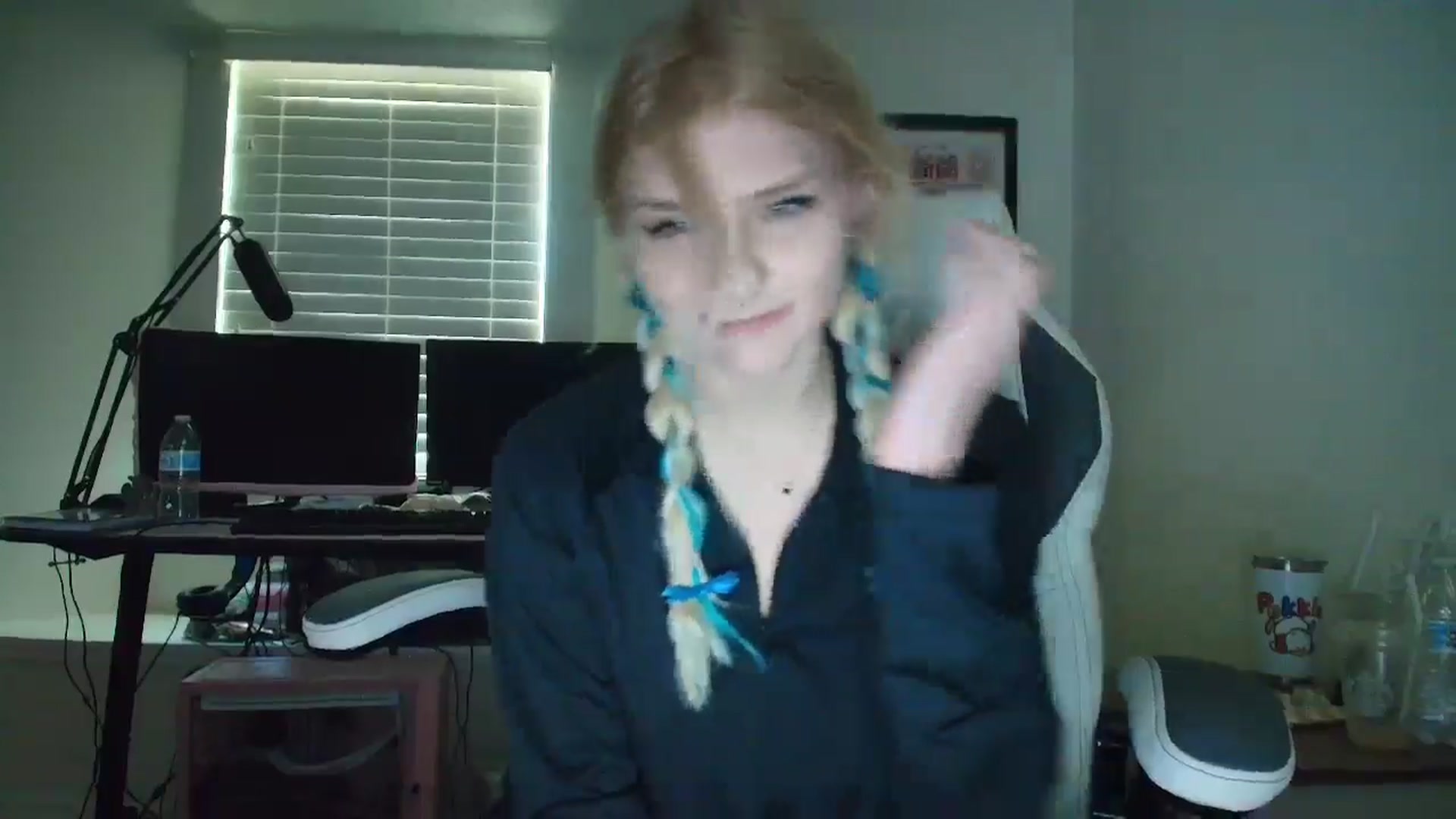 Gallery image thumbnail from DuckChan0's myfreecams stream on, 05/13/2025, 15:31 image 14 of 20