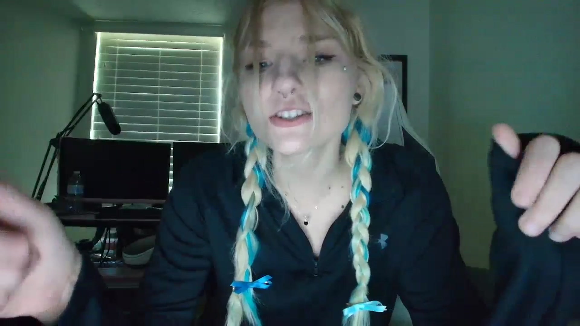 Gallery image thumbnail from DuckChan0's myfreecams stream on, 05/13/2025, 15:31 image 16 of 20