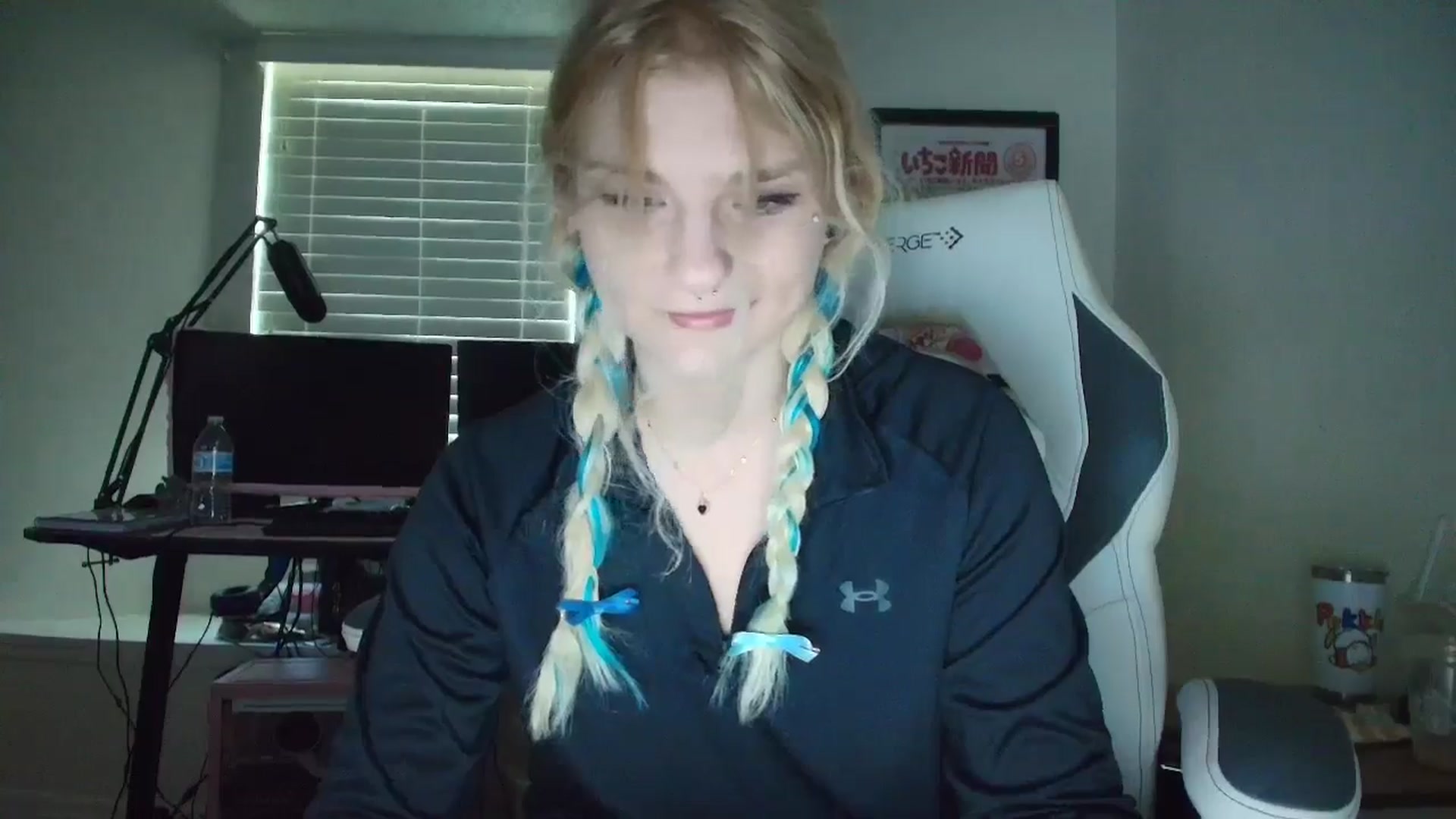 Gallery image thumbnail from DuckChan0's myfreecams stream on, 05/13/2025, 15:31 image 18 of 20