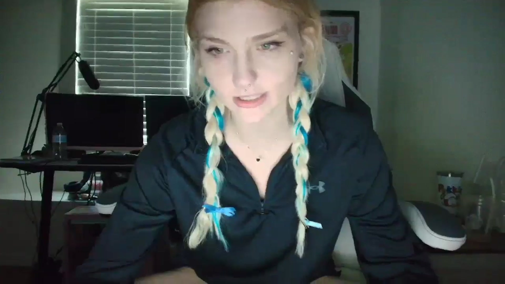 Gallery image thumbnail from DuckChan0's myfreecams stream on, 05/13/2025, 16:03 image 17 of 20