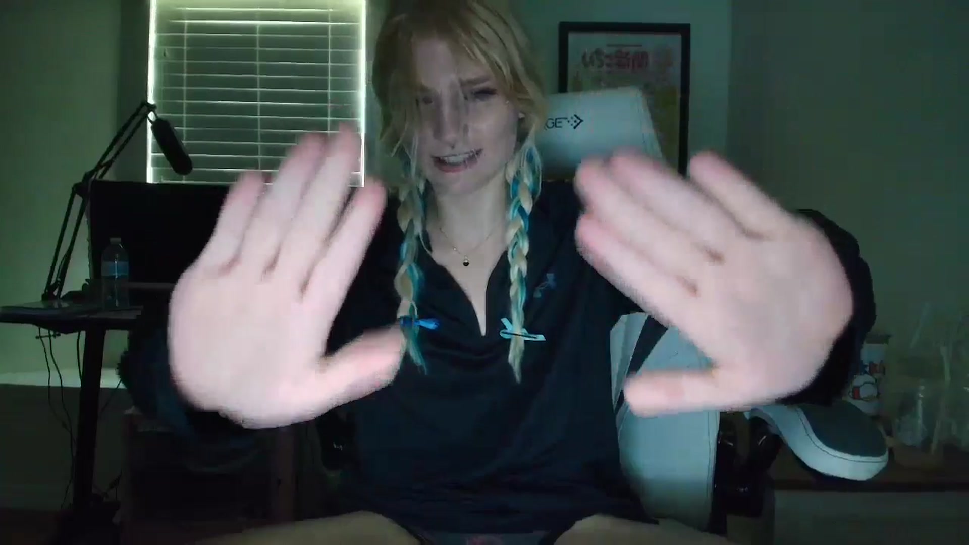 Gallery image thumbnail from DuckChan0's myfreecams stream on, 05/13/2025, 16:03 image 16 of 20