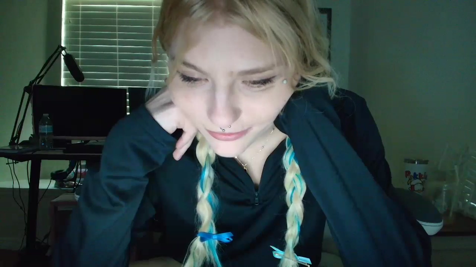 Gallery image thumbnail from DuckChan0's myfreecams stream on, 05/13/2025, 16:03 image 20 of 20