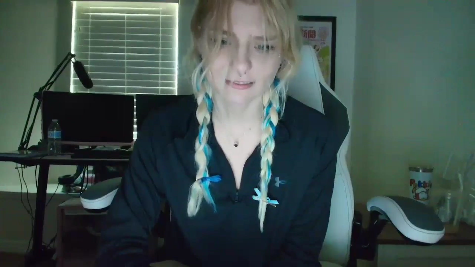 Gallery image thumbnail from DuckChan0's myfreecams stream on, 05/13/2025, 16:03 image 15 of 20