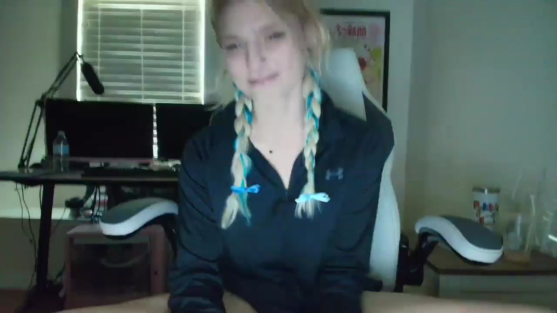 Gallery image thumbnail from DuckChan0's myfreecams stream on, 05/13/2025, 16:03 image 4 of 20