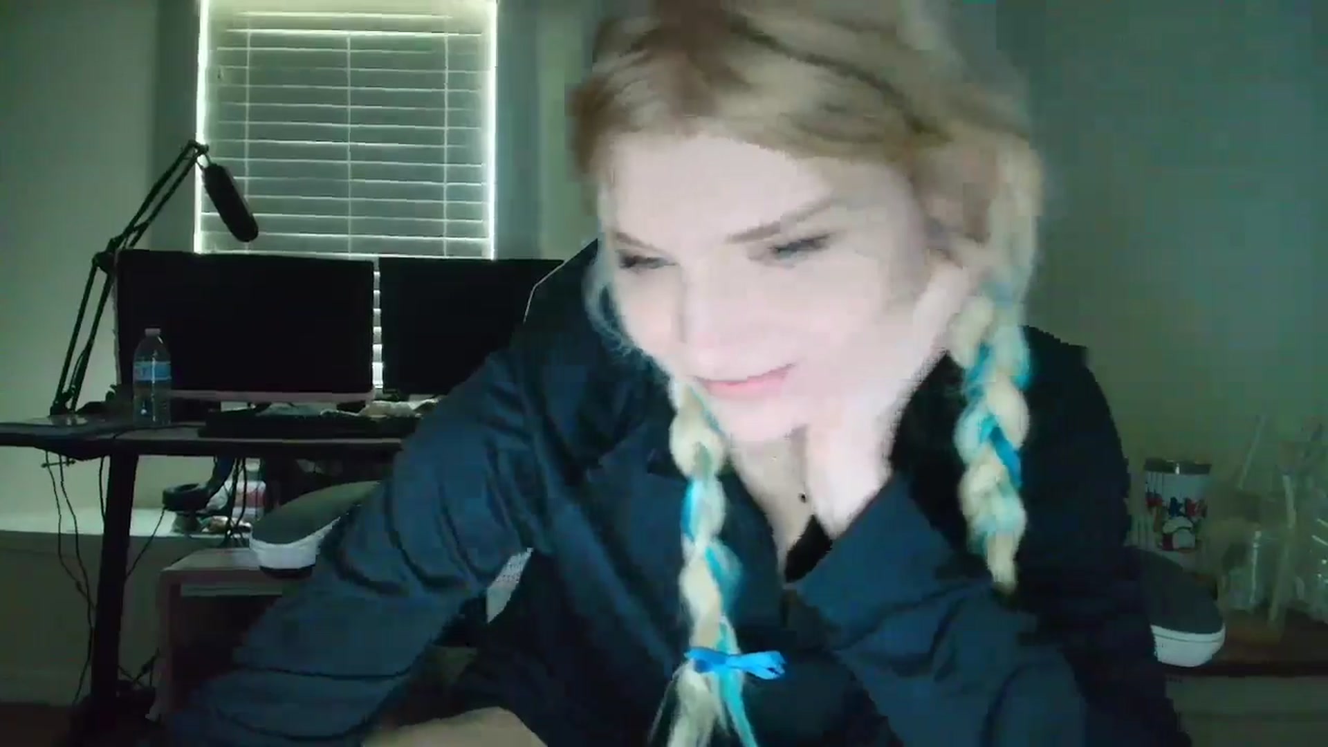 Gallery image thumbnail from DuckChan0's myfreecams stream on, 05/13/2025, 16:03 image 18 of 20