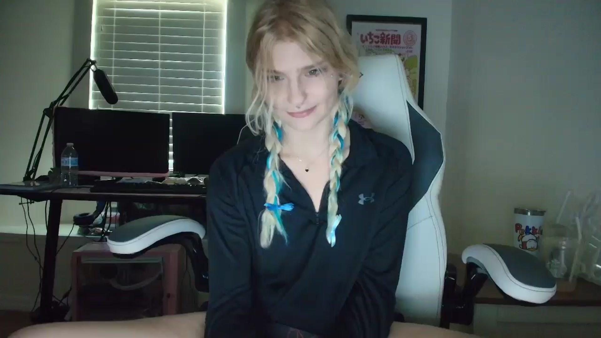 Gallery image thumbnail from DuckChan0's myfreecams stream on, 05/13/2025, 16:03 image 14 of 20