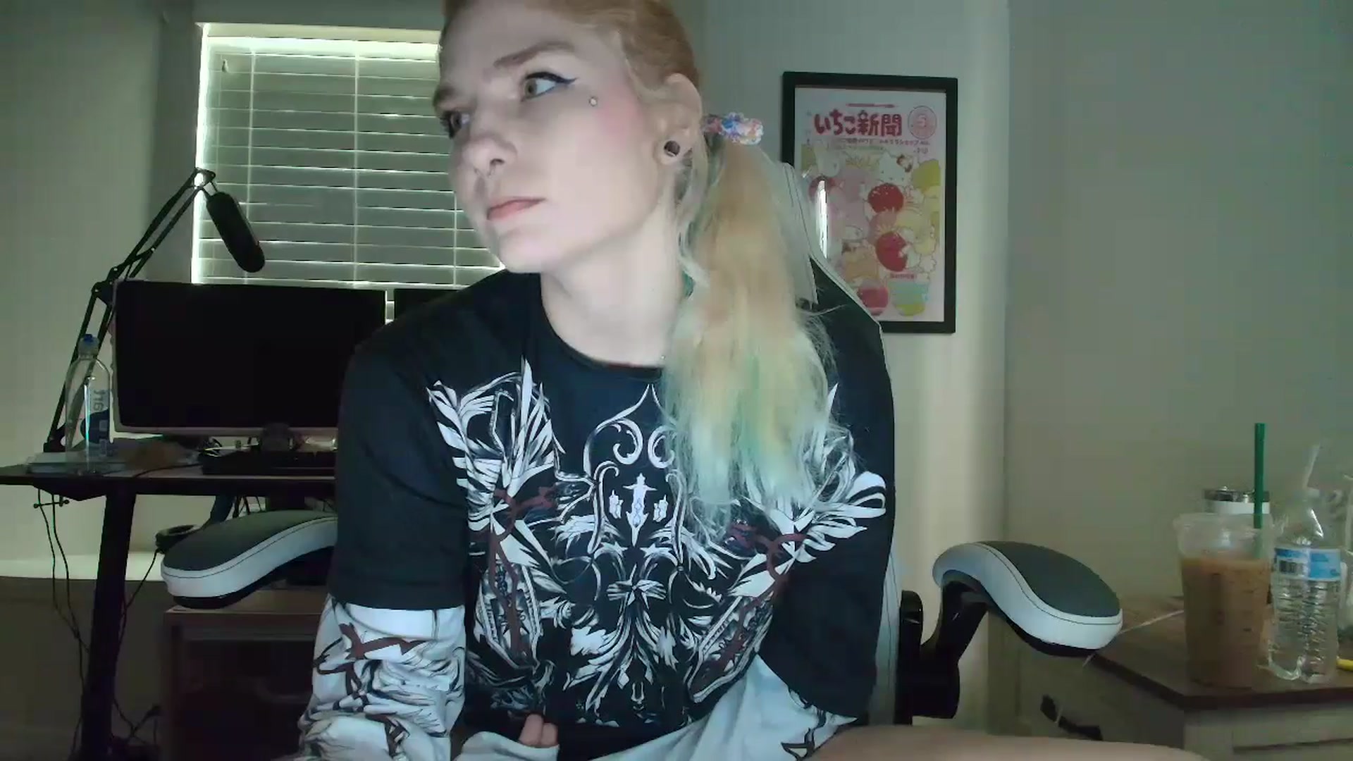 Gallery image thumbnail from DuckChan0's myfreecams stream on, 05/14/2025, 12:43 image 4 of 20