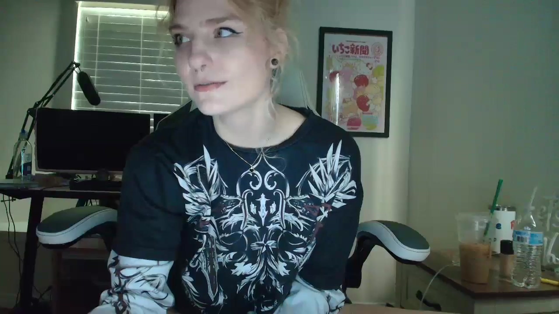 Gallery image thumbnail from DuckChan0's myfreecams stream on, 05/14/2025, 12:43 image 15 of 20