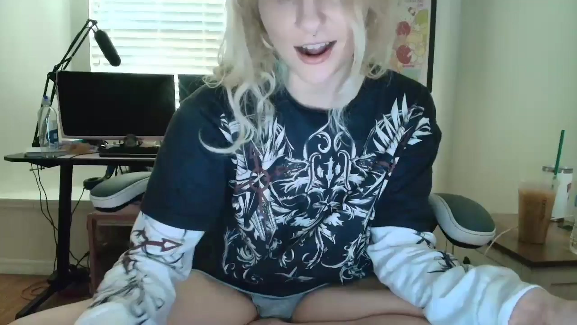 Gallery image thumbnail from DuckChan0's myfreecams stream on, 05/14/2025, 12:43 image 1 of 20