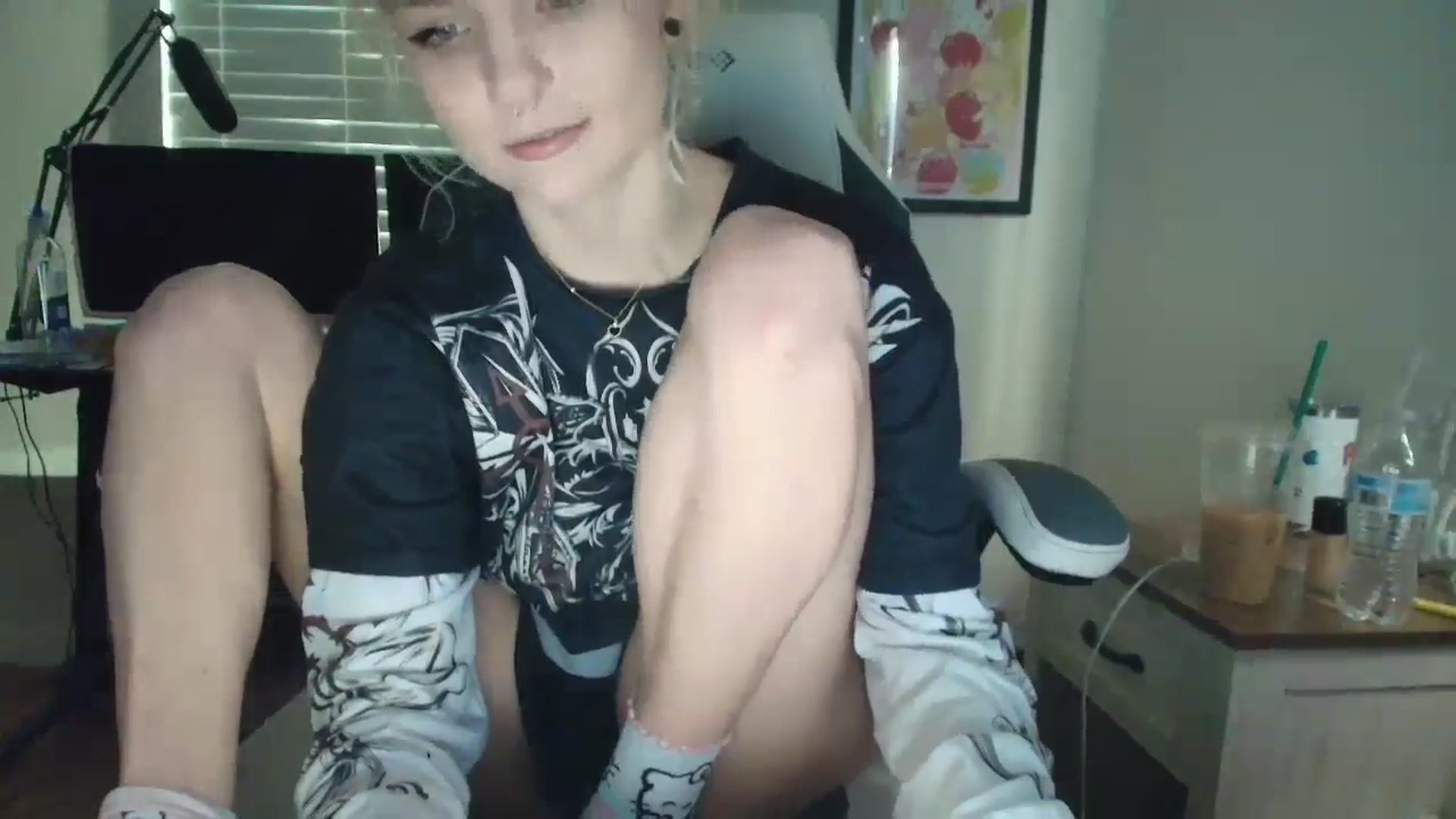 Gallery image thumbnail from DuckChan0's myfreecams stream on, 05/14/2025, 12:43 image 16 of 20