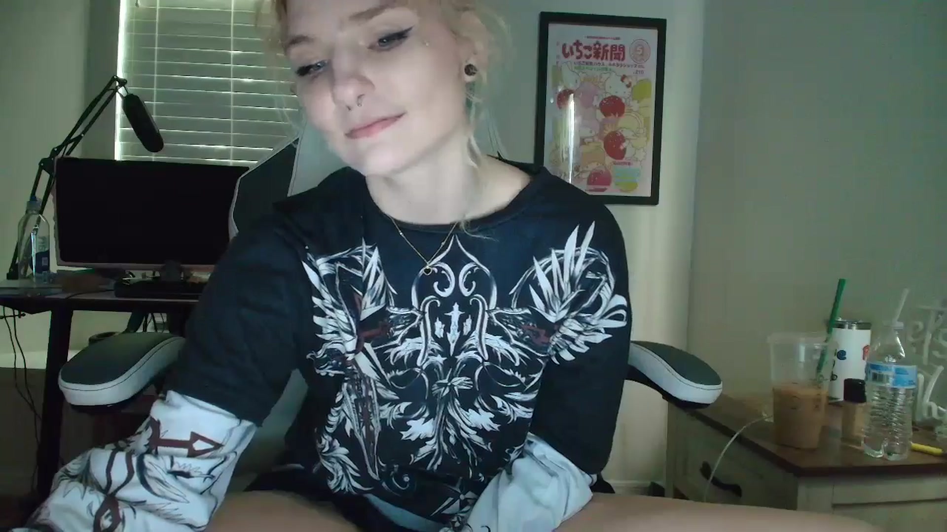 Gallery image thumbnail from DuckChan0's myfreecams stream on, 05/14/2025, 12:43 image 17 of 20