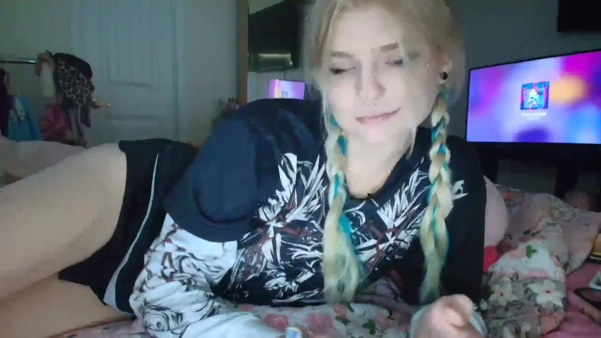 Gallery image thumbnail from DuckChan0's myfreecams stream on, 05/14/2025, 13:35 image 20 of 20