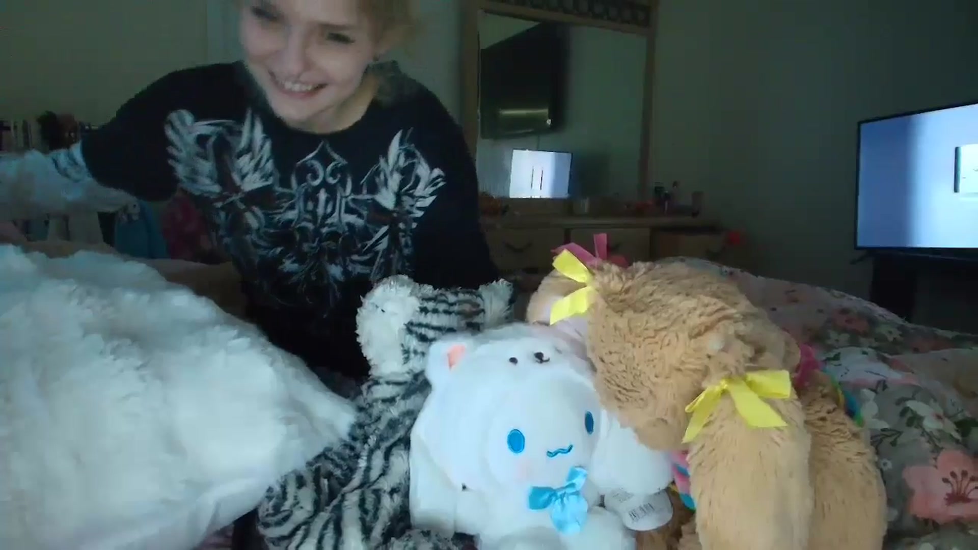 Gallery image thumbnail from DuckChan0's myfreecams stream on, 05/14/2025, 13:35 image 14 of 20