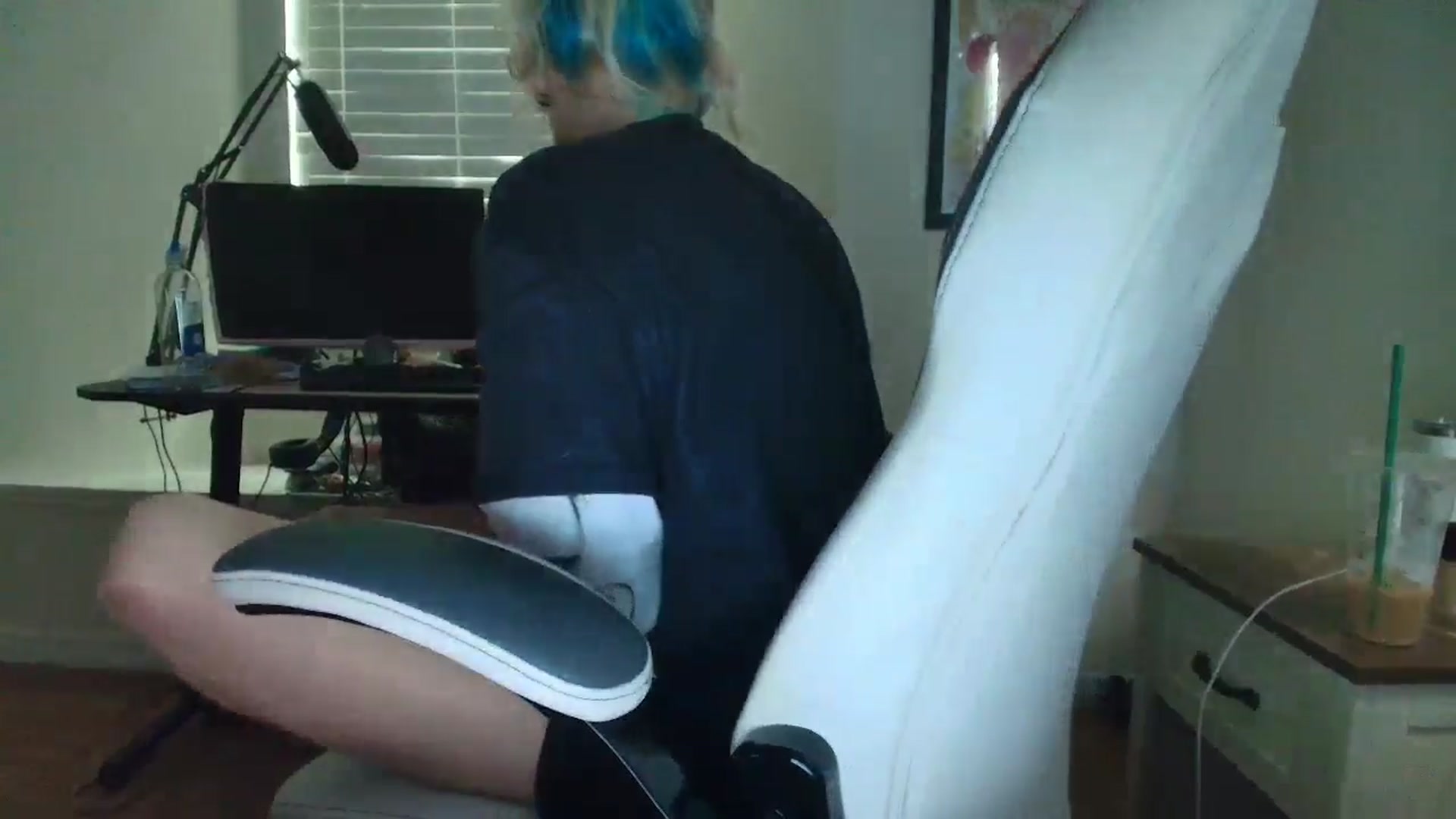 Gallery image thumbnail from DuckChan0's myfreecams stream on, 05/14/2025, 13:35 image 9 of 20