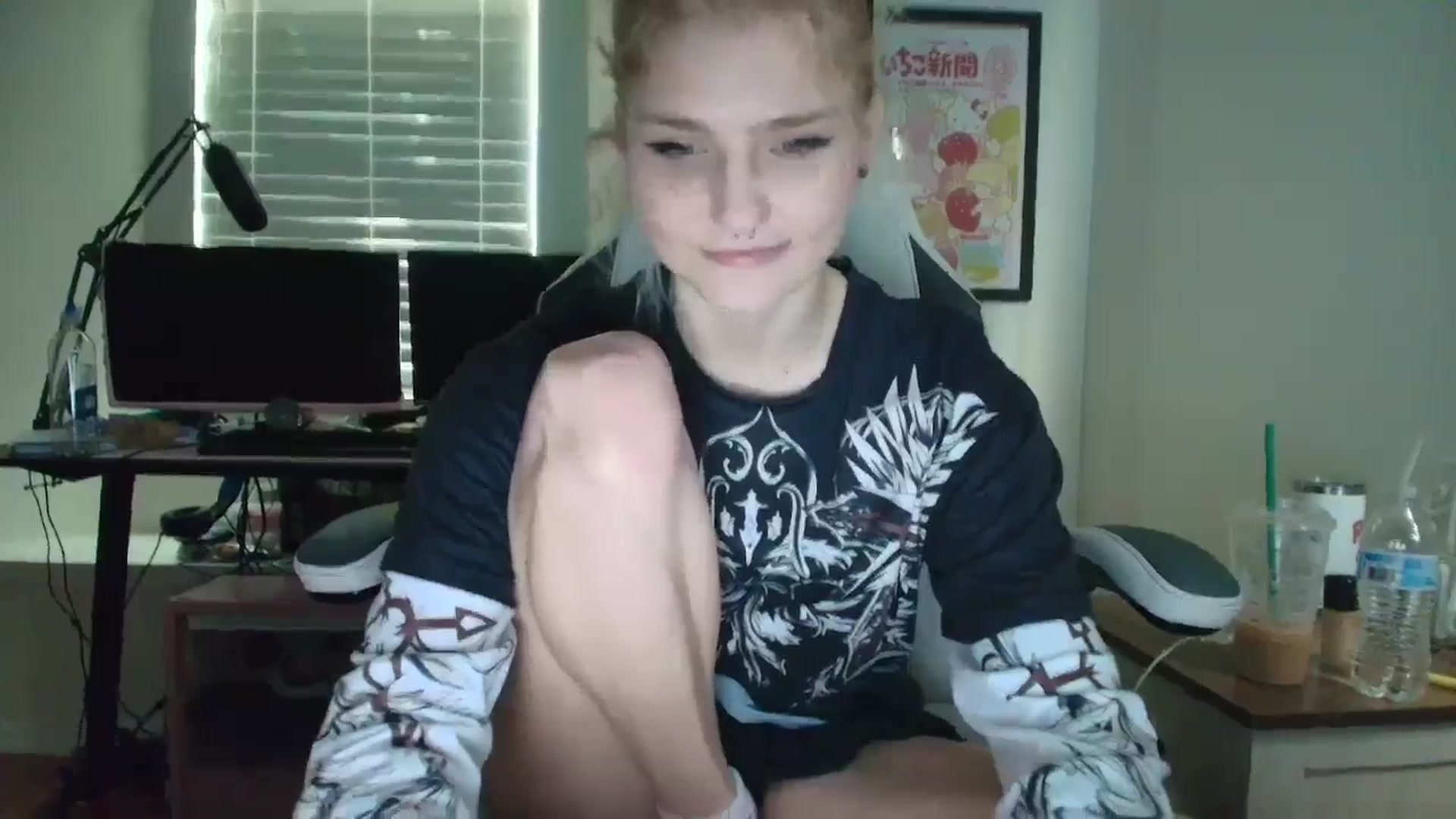Gallery image thumbnail from DuckChan0's myfreecams stream on, 05/14/2025, 13:35 image 4 of 20