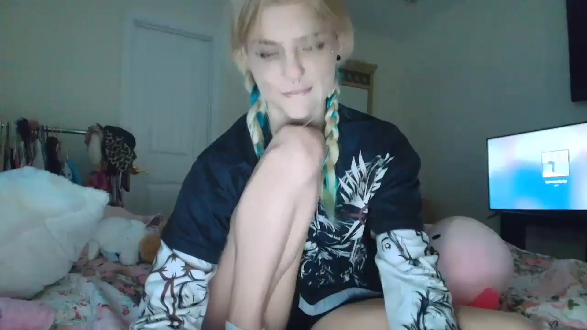 Gallery image thumbnail from DuckChan0's myfreecams stream on, 05/14/2025, 13:35 image 19 of 20