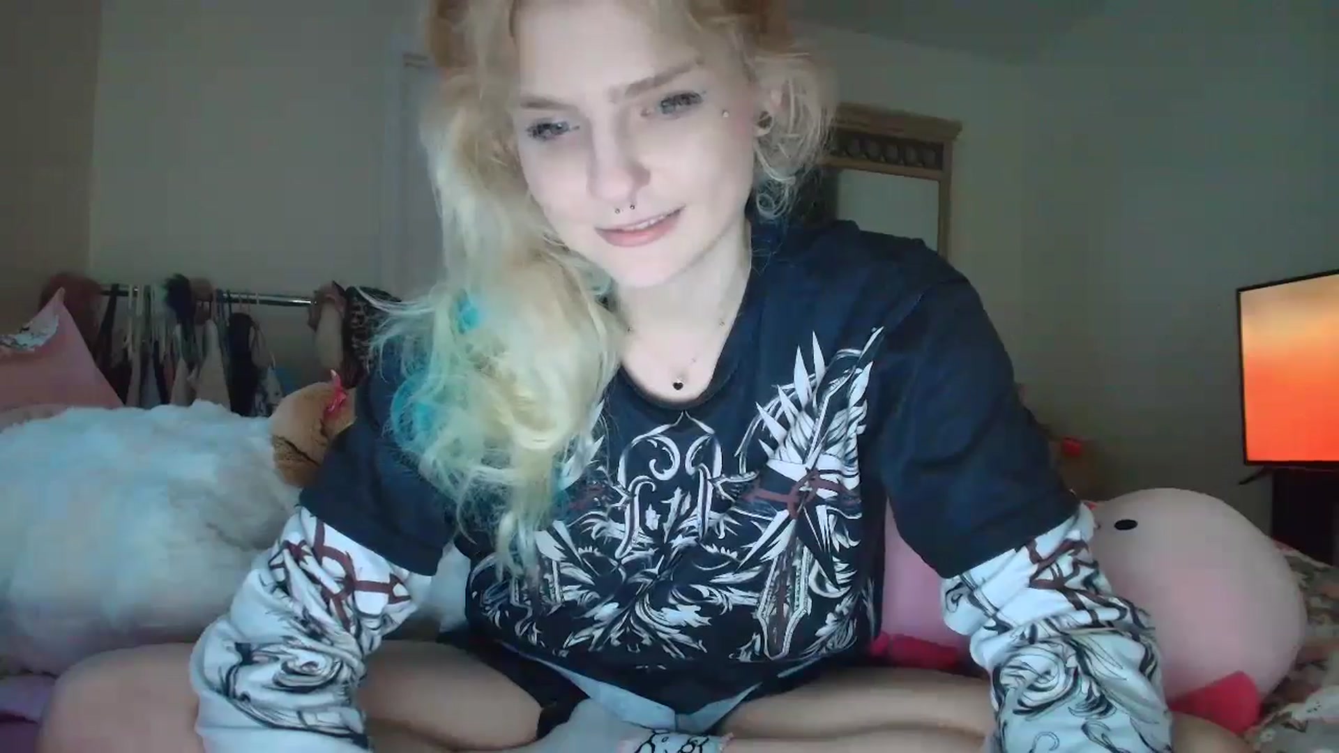 Gallery image thumbnail from DuckChan0's myfreecams stream on, 05/14/2025, 13:35 image 16 of 20