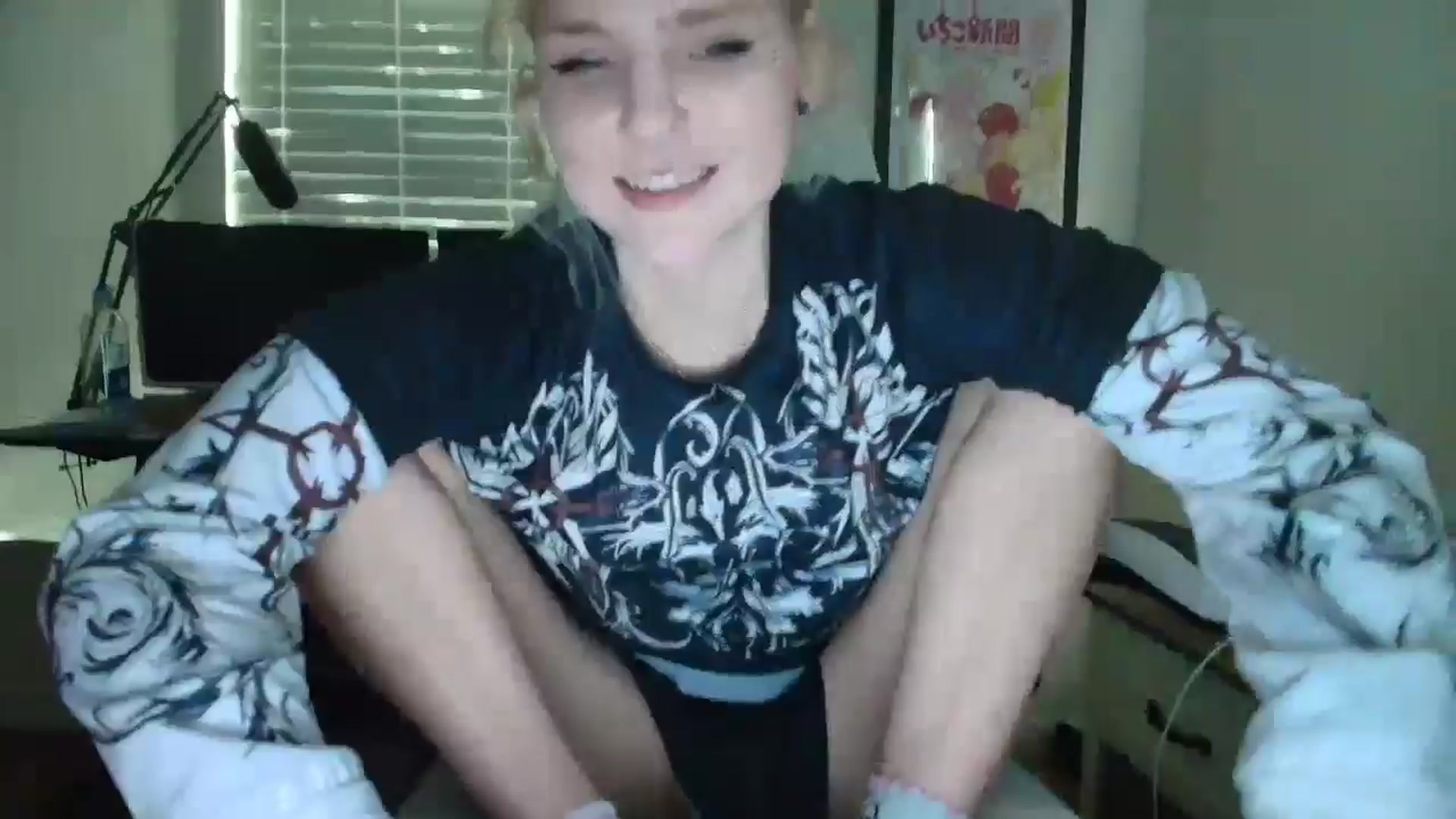 Gallery image thumbnail from DuckChan0's myfreecams stream on, 05/14/2025, 13:35 image 12 of 20