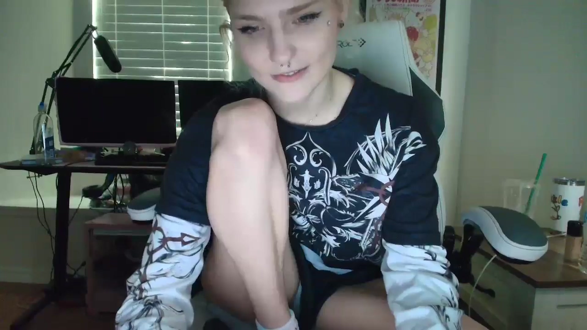 Gallery image thumbnail from DuckChan0's myfreecams stream on, 05/14/2025, 13:35 image 3 of 20