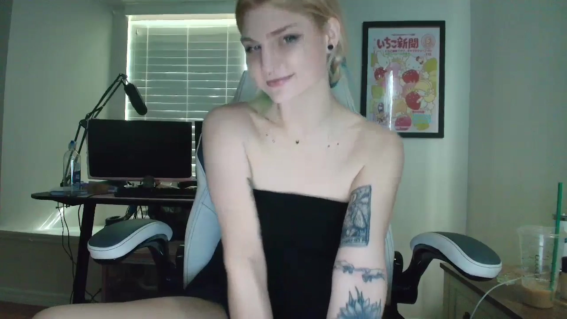 Gallery image thumbnail from DuckChan0's myfreecams stream on, 05/14/2025, 14:02 image 4 of 20