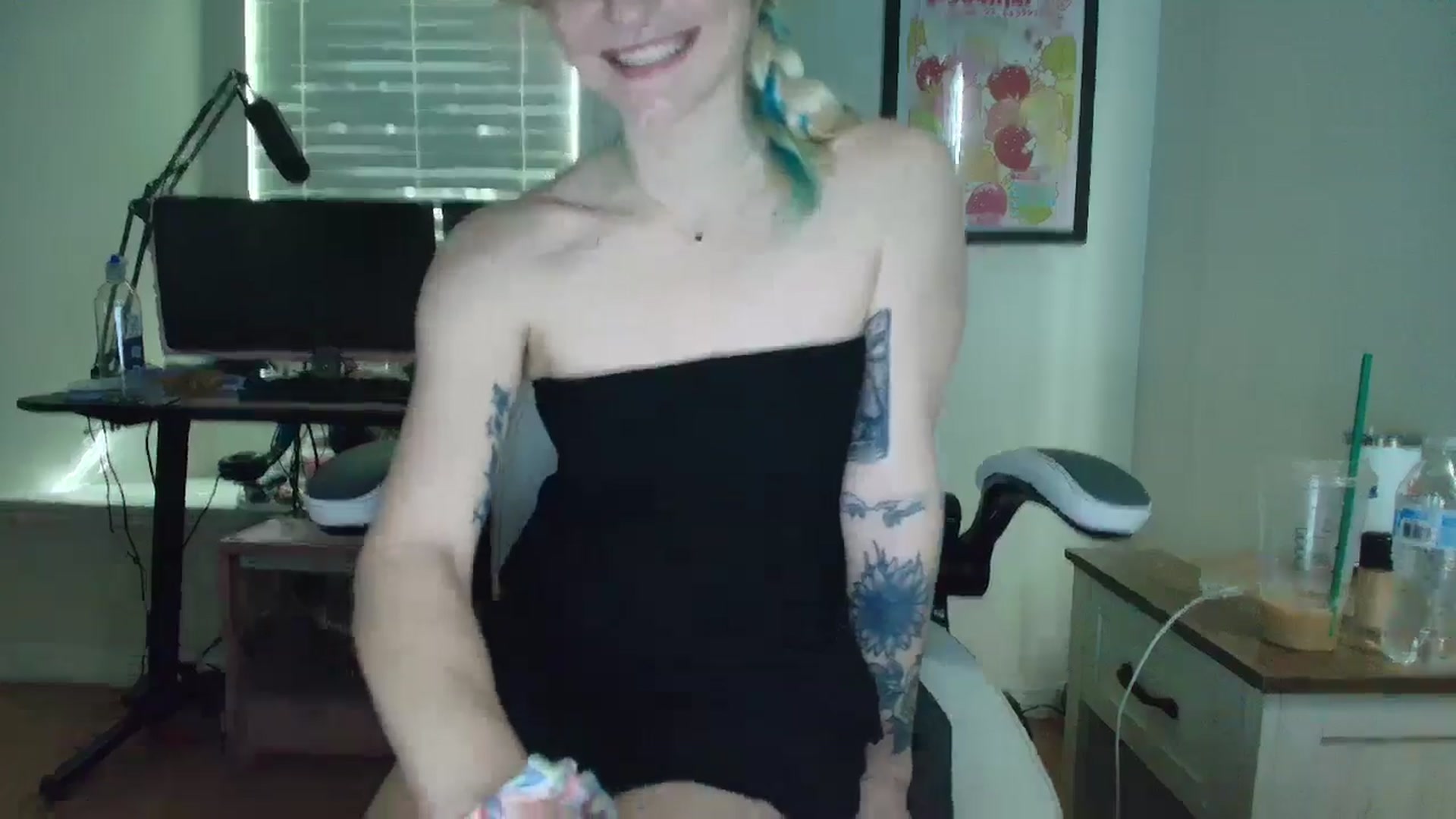 Gallery image thumbnail from DuckChan0's myfreecams stream on, 05/14/2025, 14:02 image 7 of 20