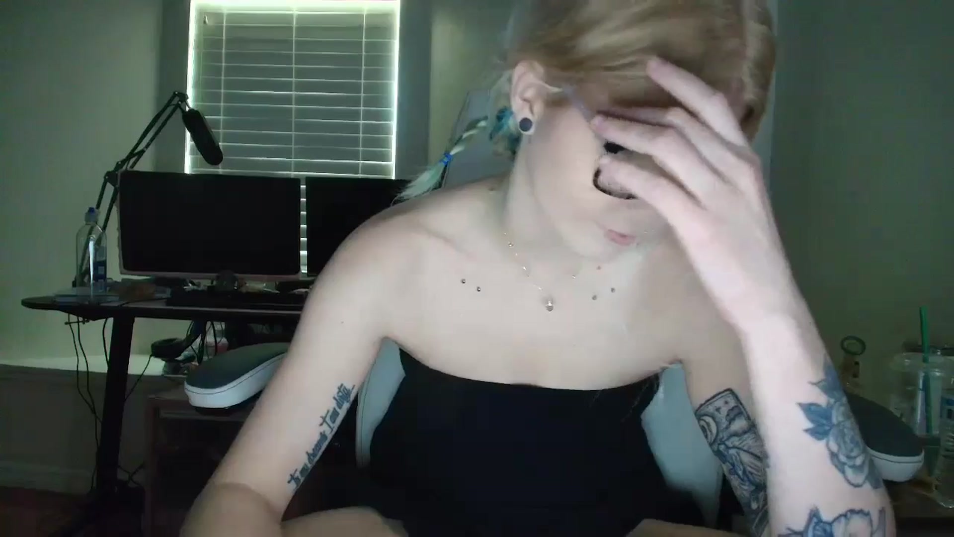 Gallery image thumbnail from DuckChan0's myfreecams stream on, 05/14/2025, 15:49 image 8 of 20