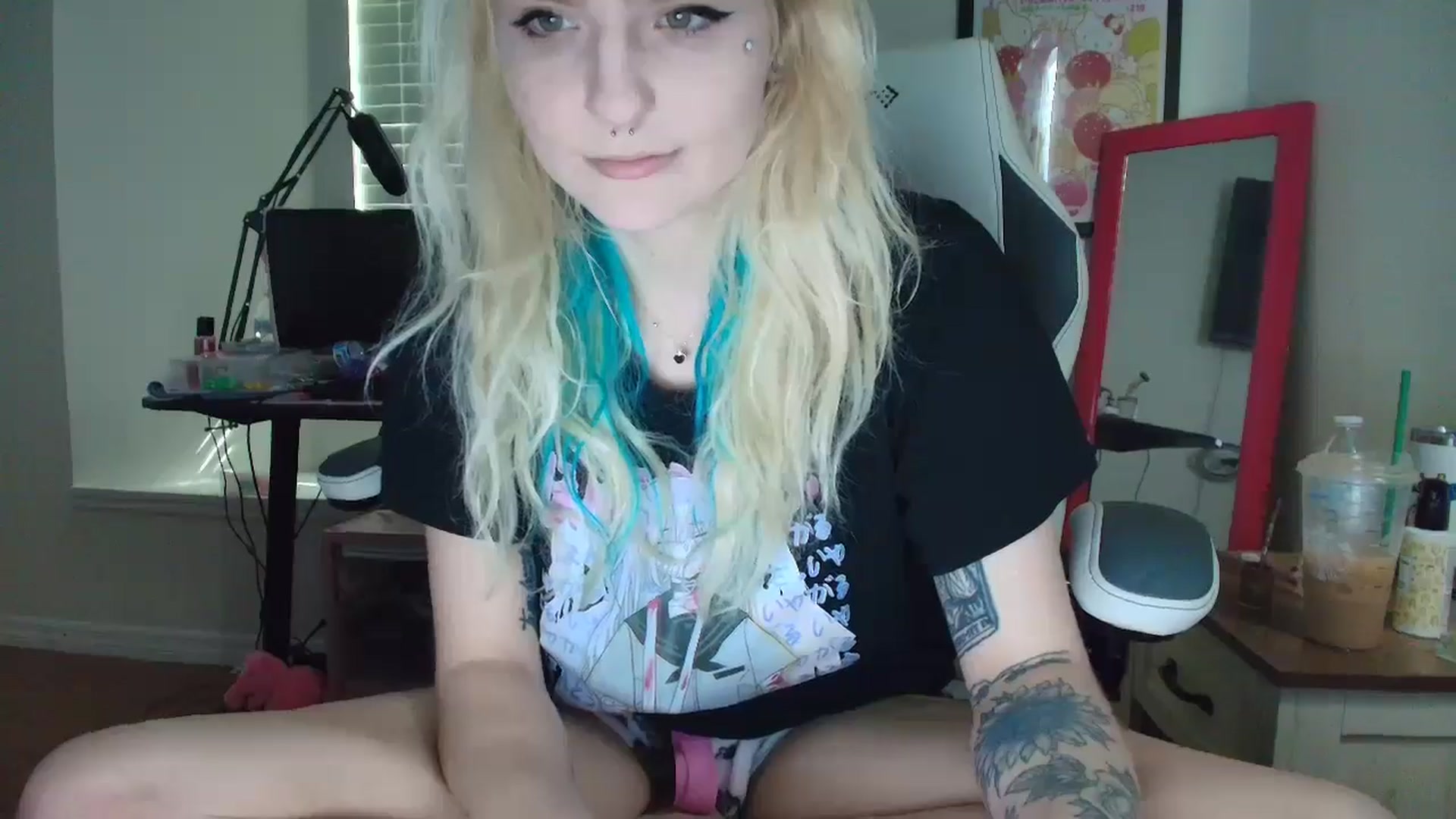 Gallery image thumbnail from DuckChan0's myfreecams stream on, 05/15/2025, 14:14 image 16 of 20