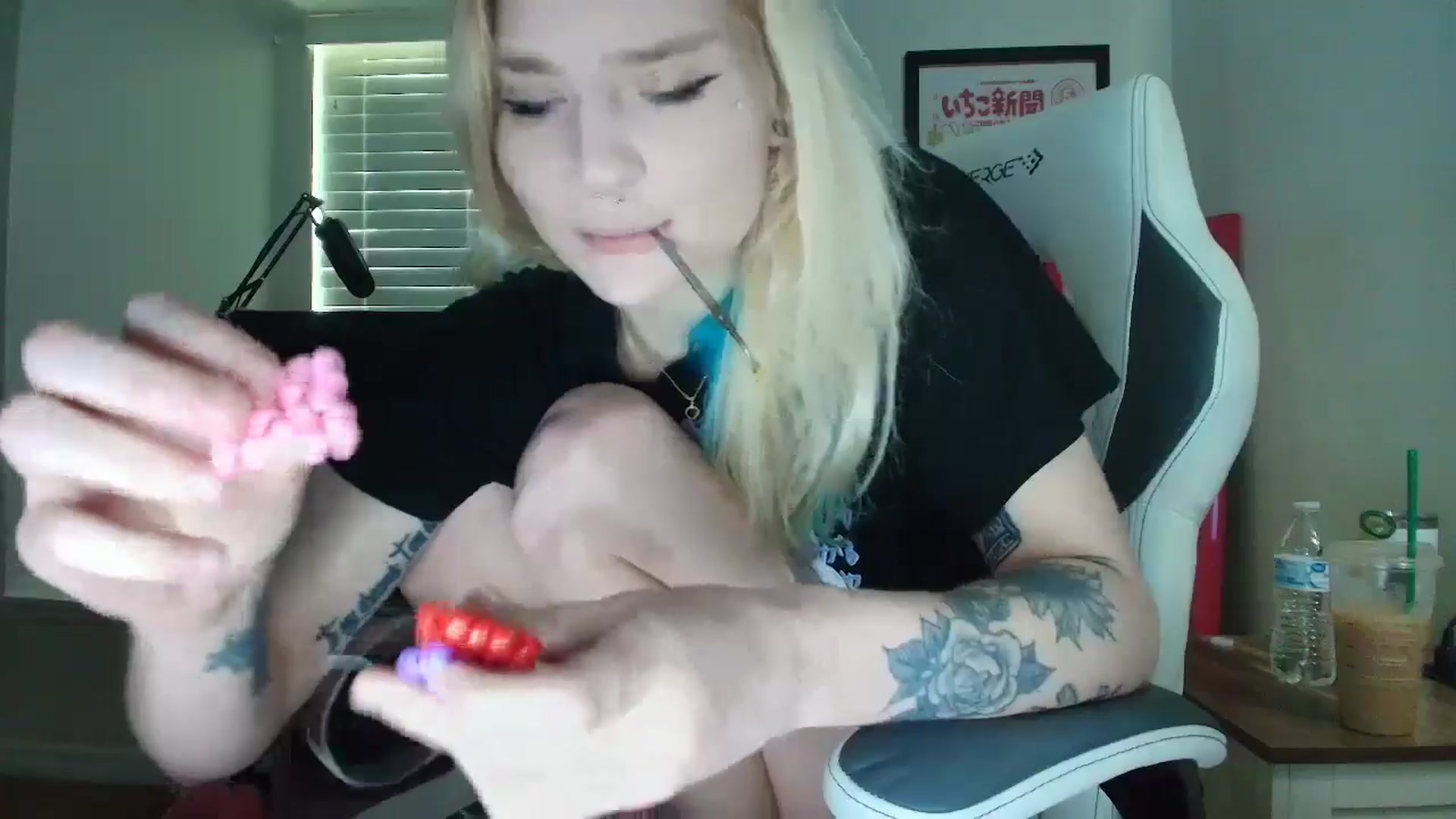 Gallery image thumbnail from DuckChan0's myfreecams stream on, 05/15/2025, 14:14 image 4 of 20
