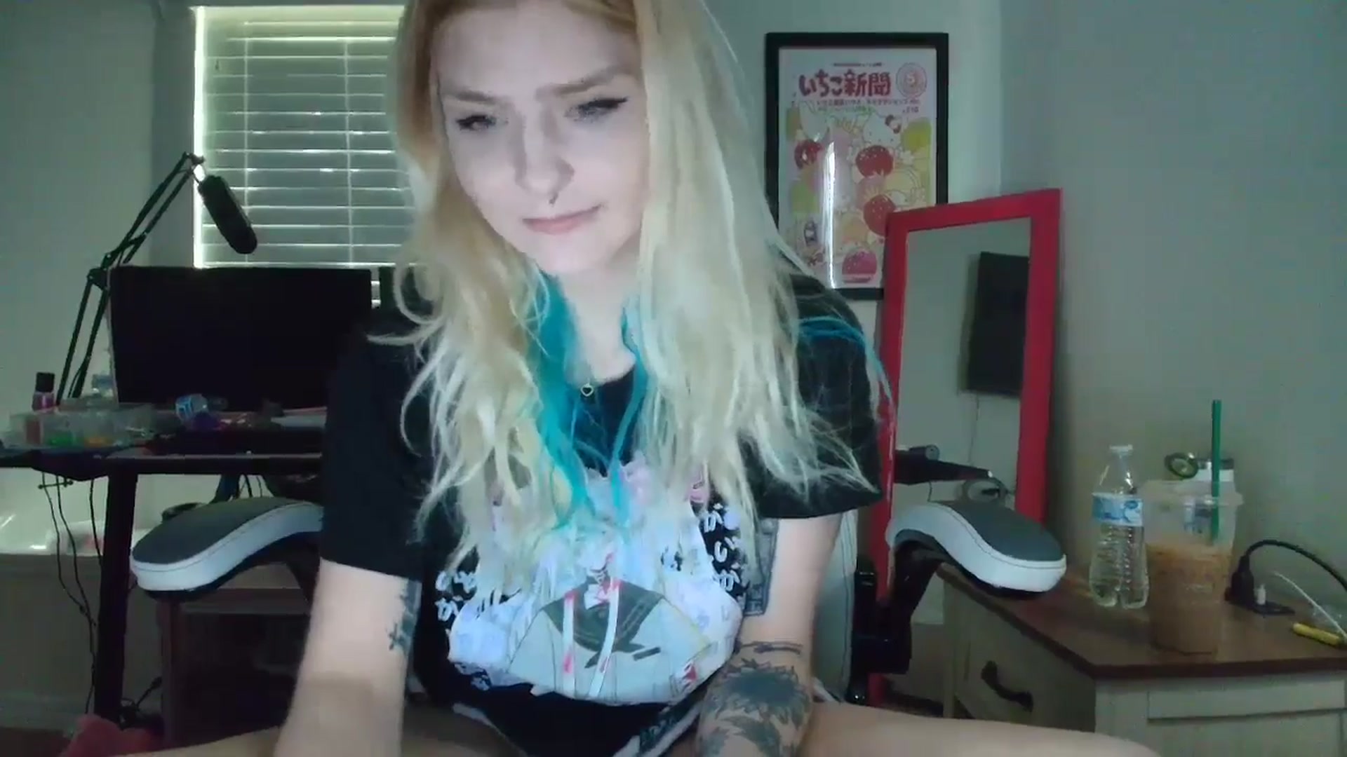 Gallery image thumbnail from DuckChan0's myfreecams stream on, 05/15/2025, 14:14 image 3 of 20