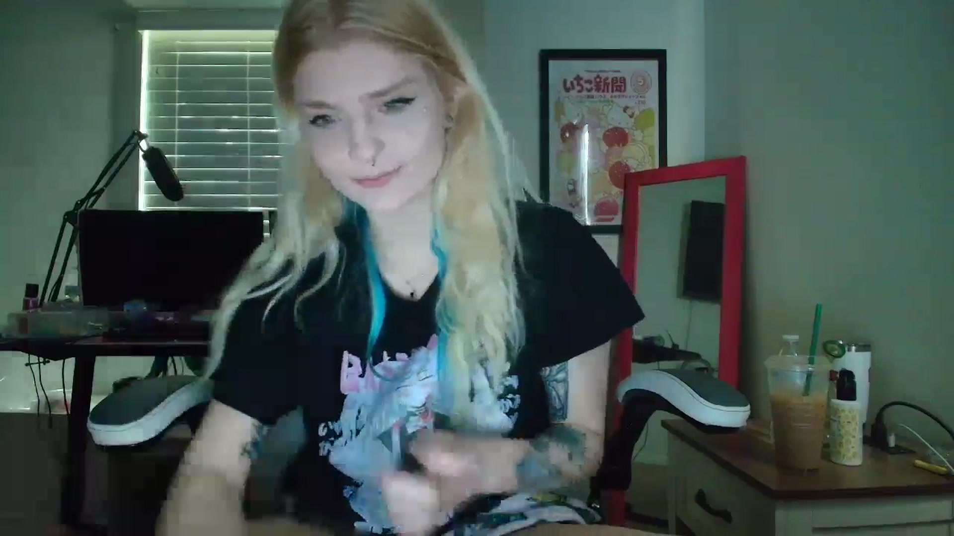Gallery image thumbnail from DuckChan0's myfreecams stream on, 05/15/2025, 14:14 image 2 of 20