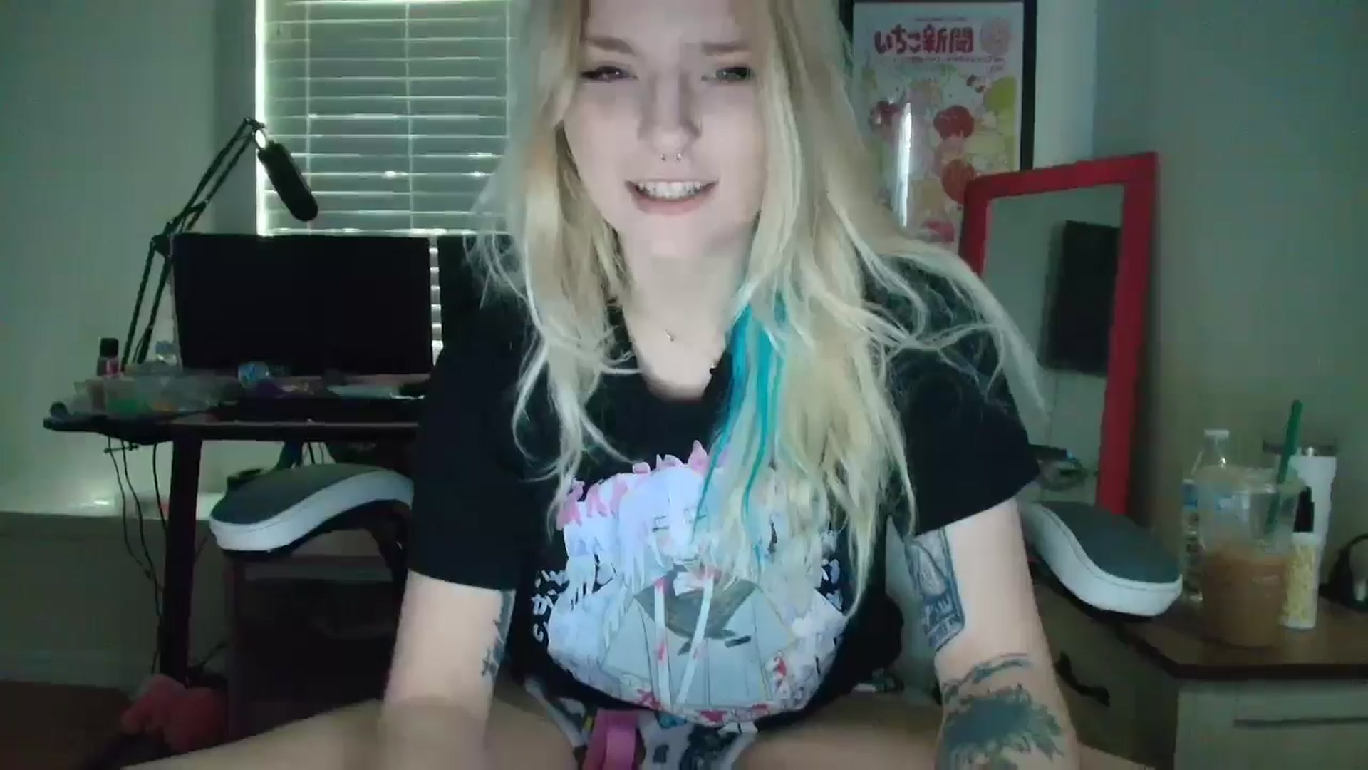 Gallery image thumbnail from DuckChan0's myfreecams stream on, 05/15/2025, 14:14 image 12 of 20