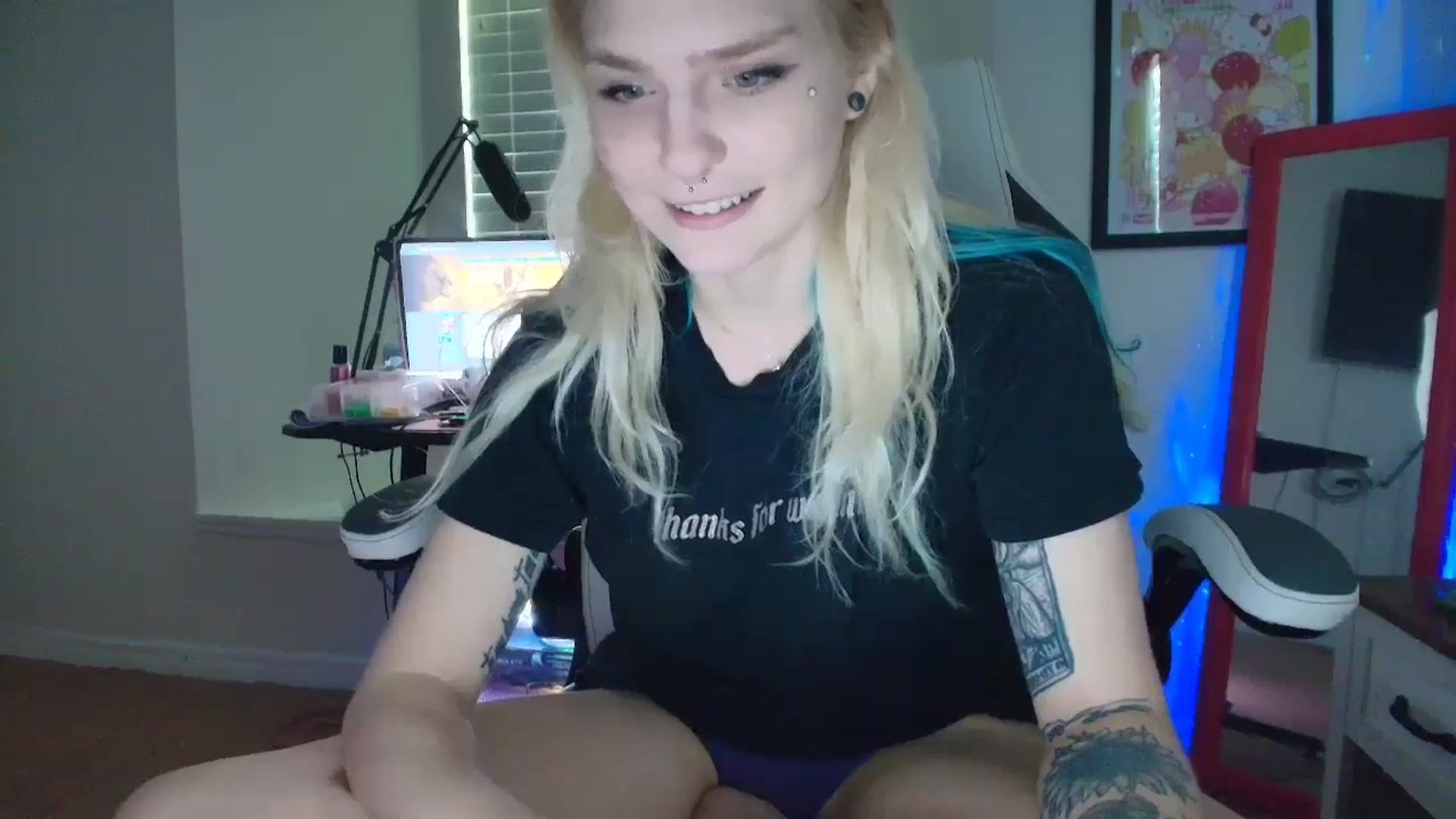 Gallery image thumbnail from DuckChan0's myfreecams stream on, 05/15/2025, 15:43 image 18 of 20