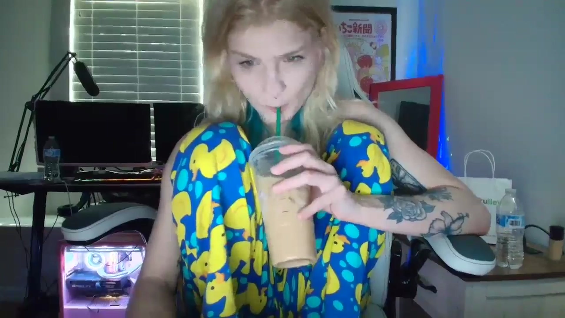Gallery image thumbnail from DuckChan0's myfreecams stream on, 05/16/2025, 13:24 image 18 of 20