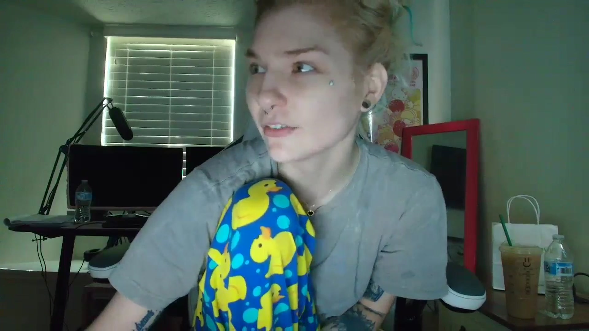 Gallery image thumbnail from DuckChan0's myfreecams stream on, 05/16/2025, 13:24 image 2 of 20