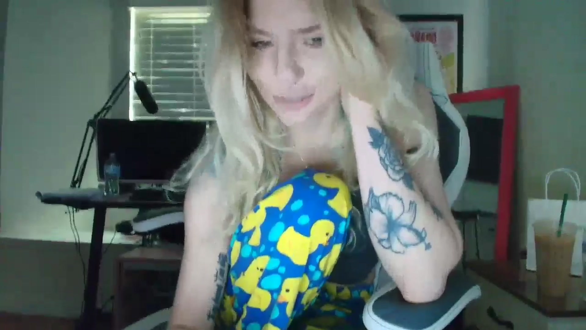 Gallery image thumbnail from DuckChan0's myfreecams stream on, 05/16/2025, 13:24 image 11 of 20