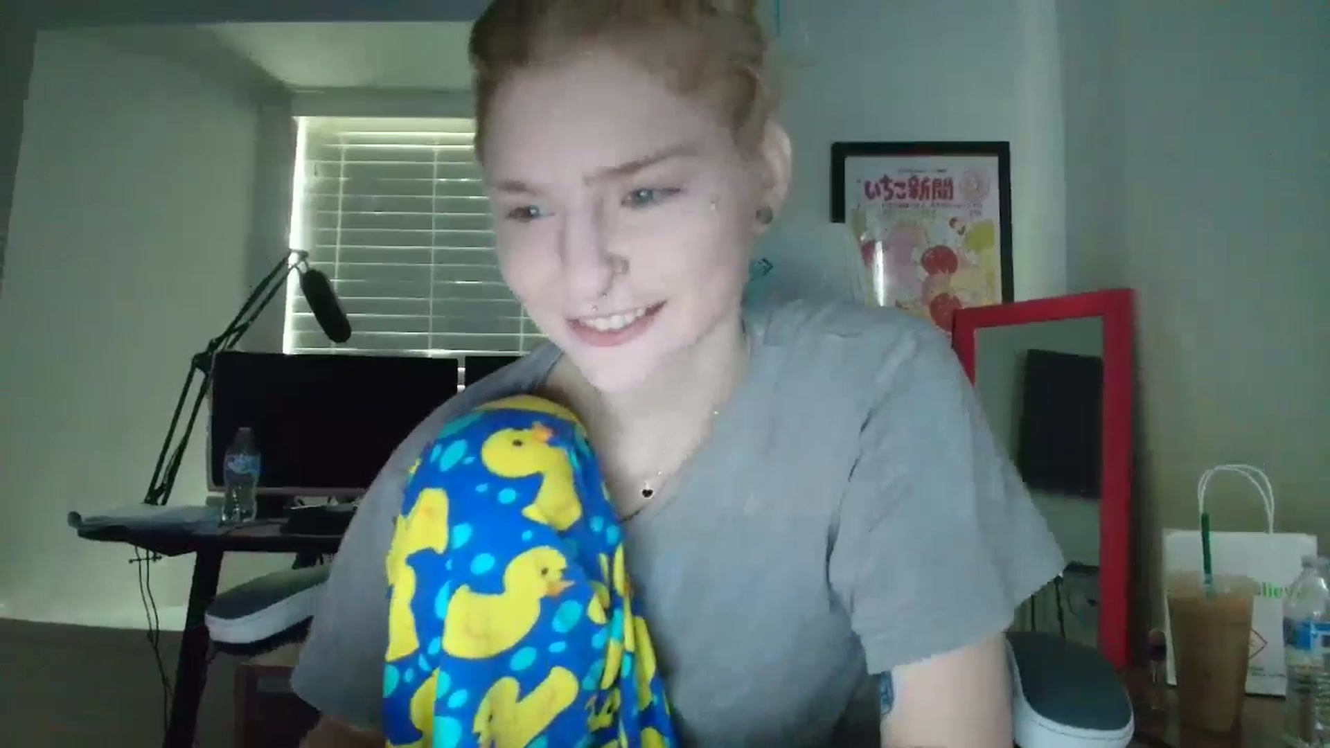 Gallery image thumbnail from DuckChan0's myfreecams stream on, 05/16/2025, 13:24 image 6 of 20