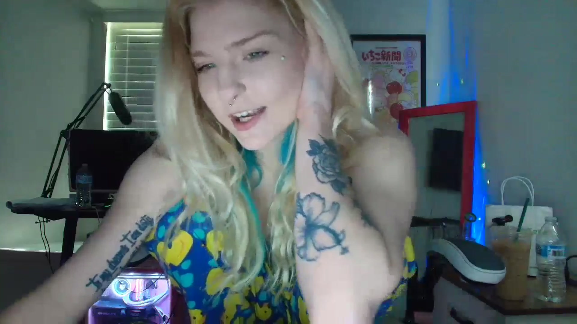 Gallery image thumbnail from DuckChan0's myfreecams stream on, 05/16/2025, 13:24 image 15 of 20